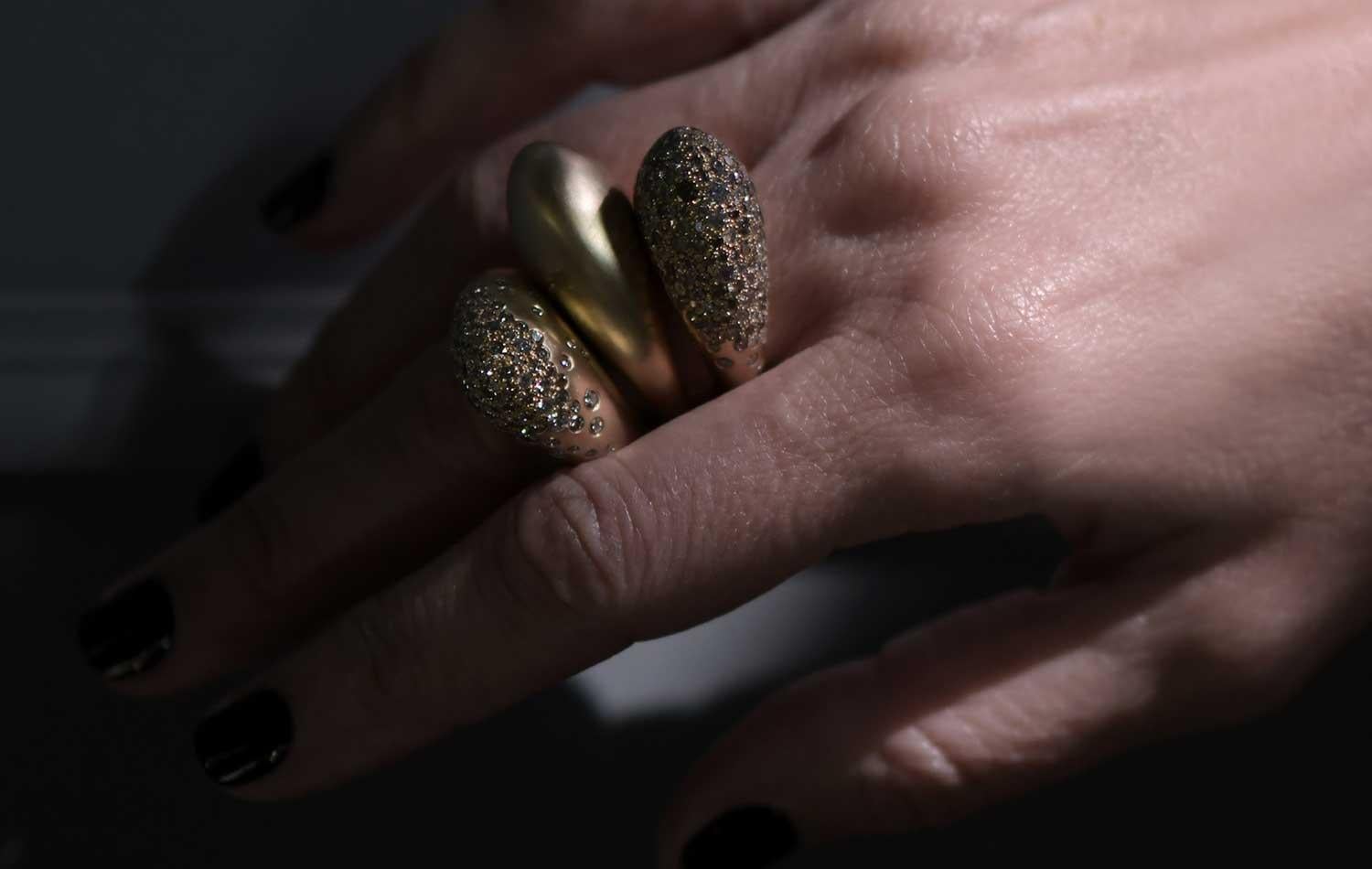 Fuse Blast-Ring mit 5,35 Karat grauen und braunen Diamanten, ein Stück im Zustand „Neu“ im Angebot in Beirut, LB