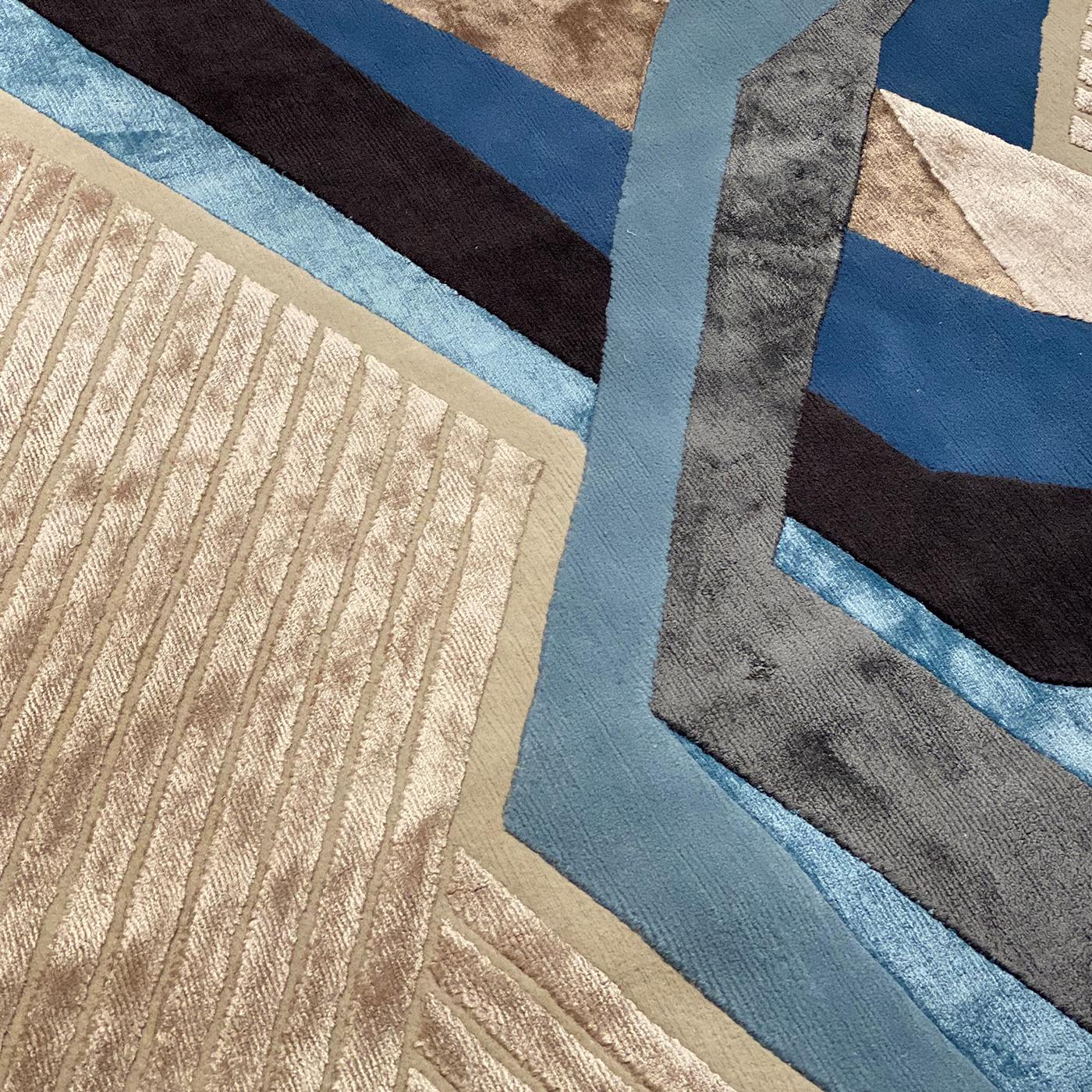 Hand-knotted in Nepal, this superb rug in 50% silk and 50% Himalayan wool with 152,000 knot/sqm will bring the appeal of deconstructed architecture to any floor of the house. Surrounded by a subtle design of oblique stripes heading in different