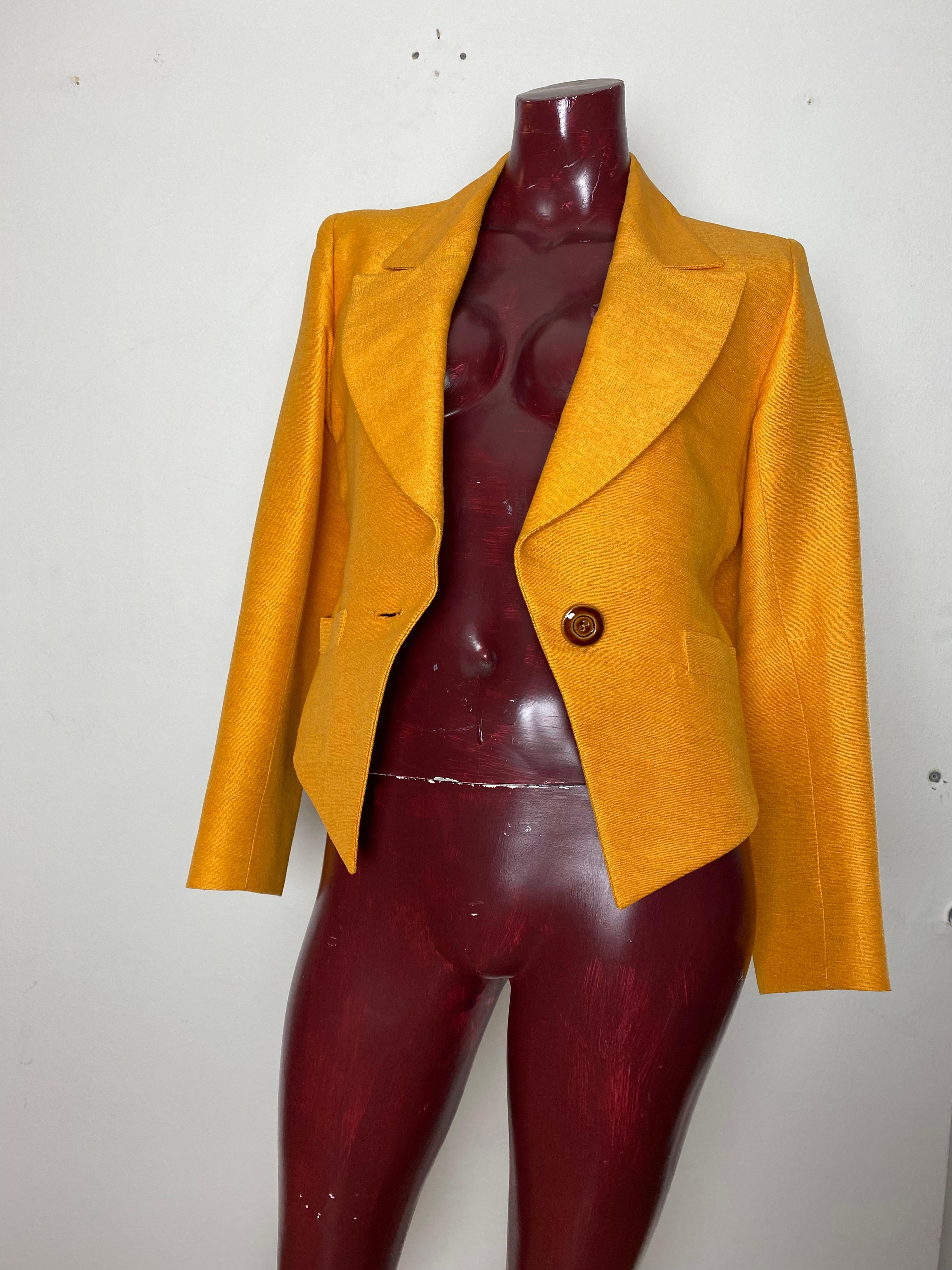 Yellow single button blazer with YSL rive gauche tips and reverse collar For Sale 7