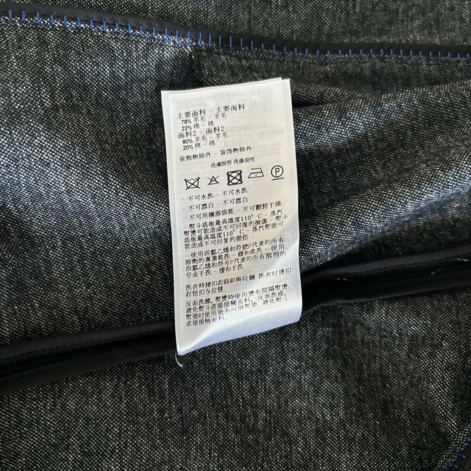 Giorgio Armani blazer in excellent condition For Sale 2