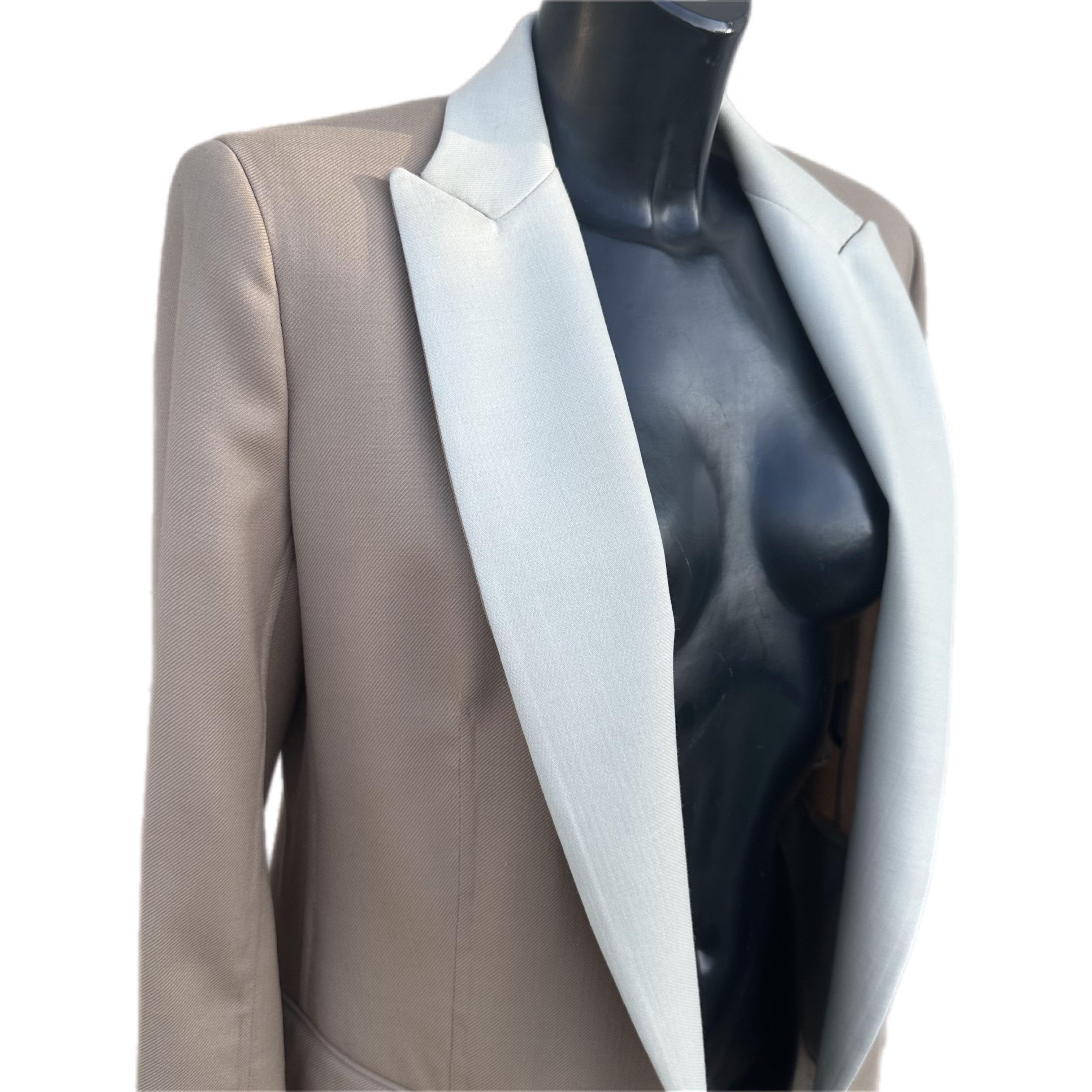what to wear with grey blazer female 2023
