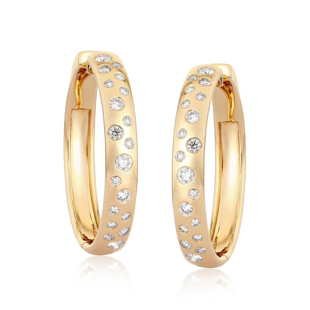 Moderne Boucles d'oreilles en or jaune 14K Blazing Glamour avec diamants en vente