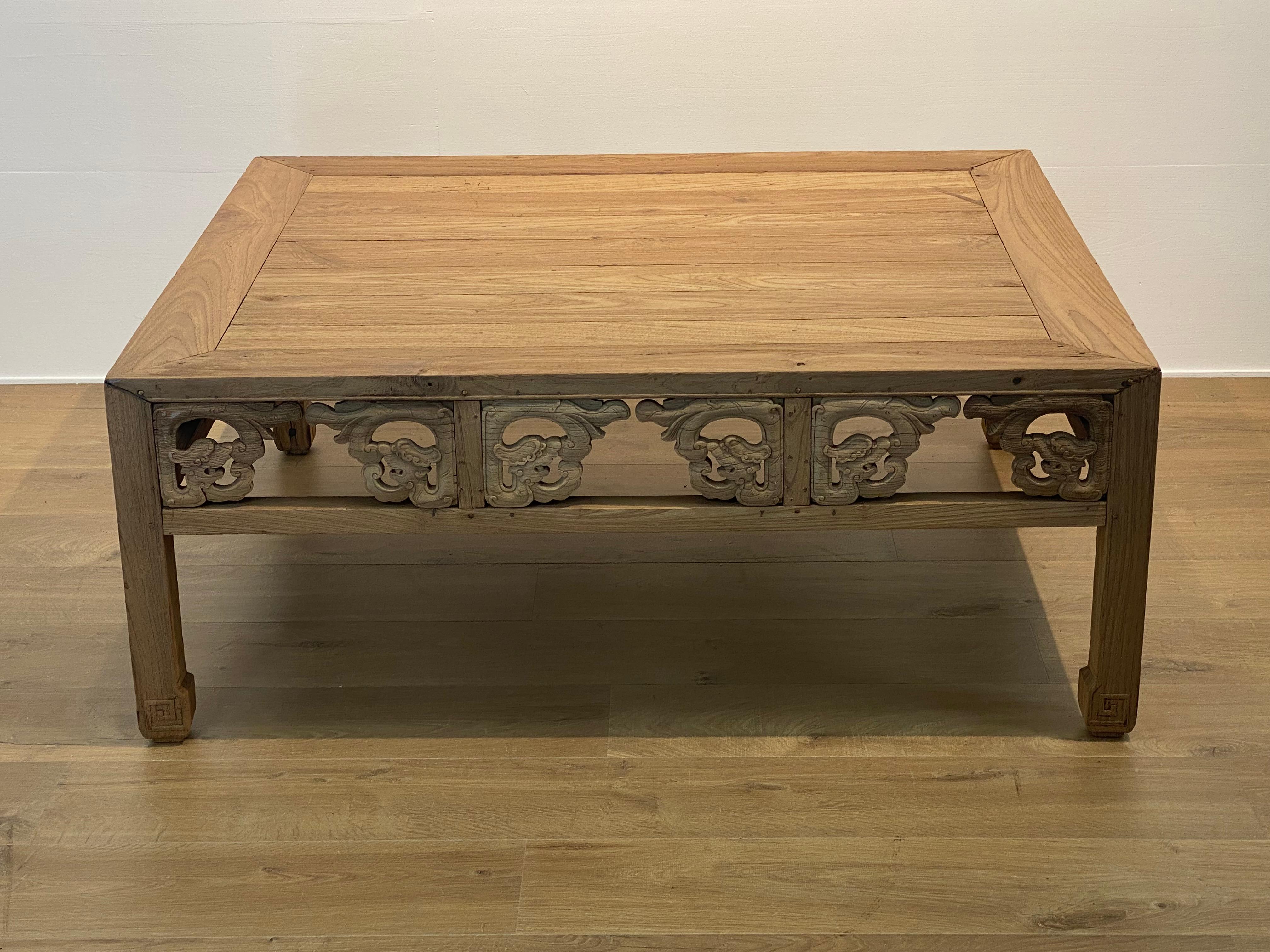 Bois Ancienne table de canapé de style oriental blanchi en vente