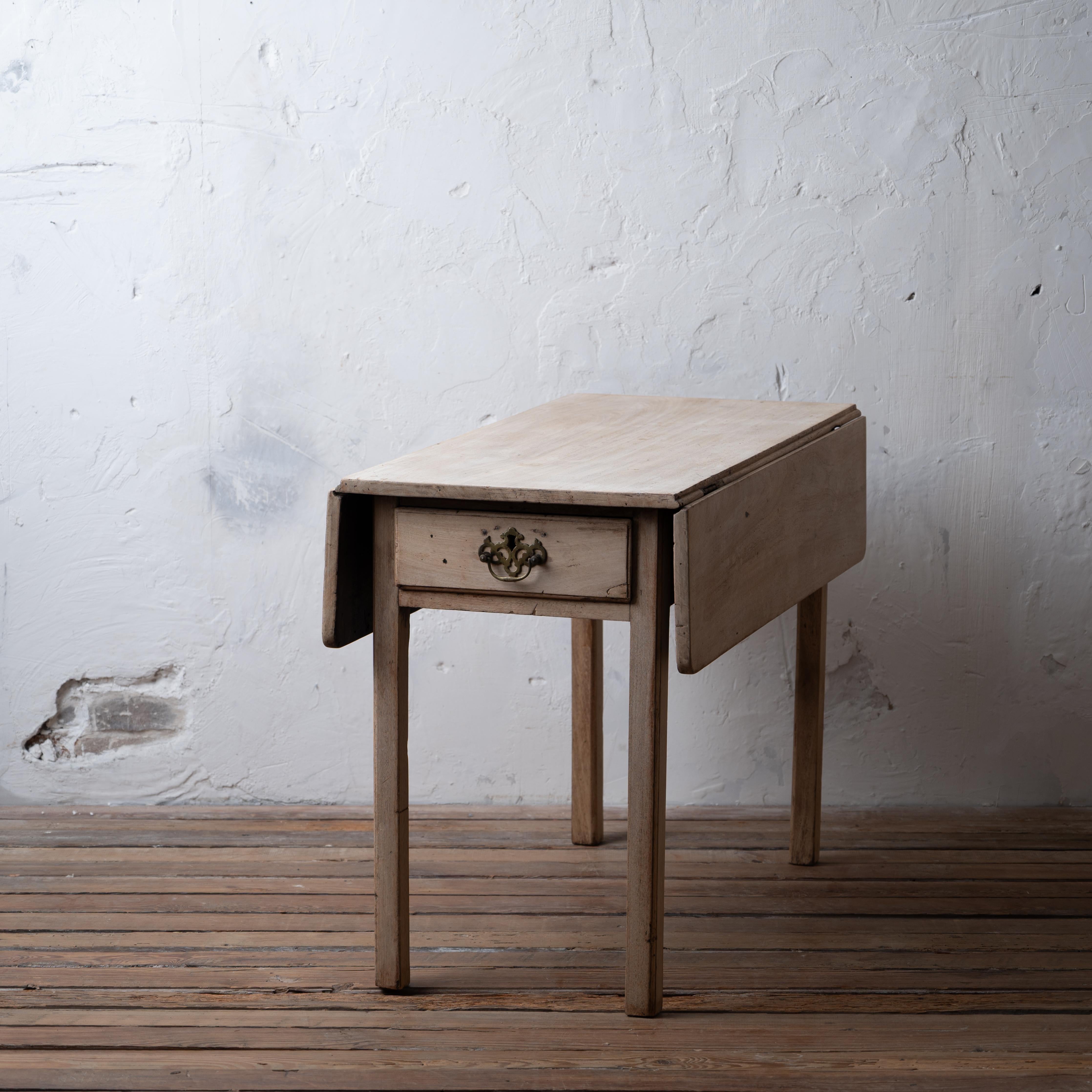 Fin du XVIIIe siècle Table Chippendale Pembroke blanchie, vers 1770 en vente