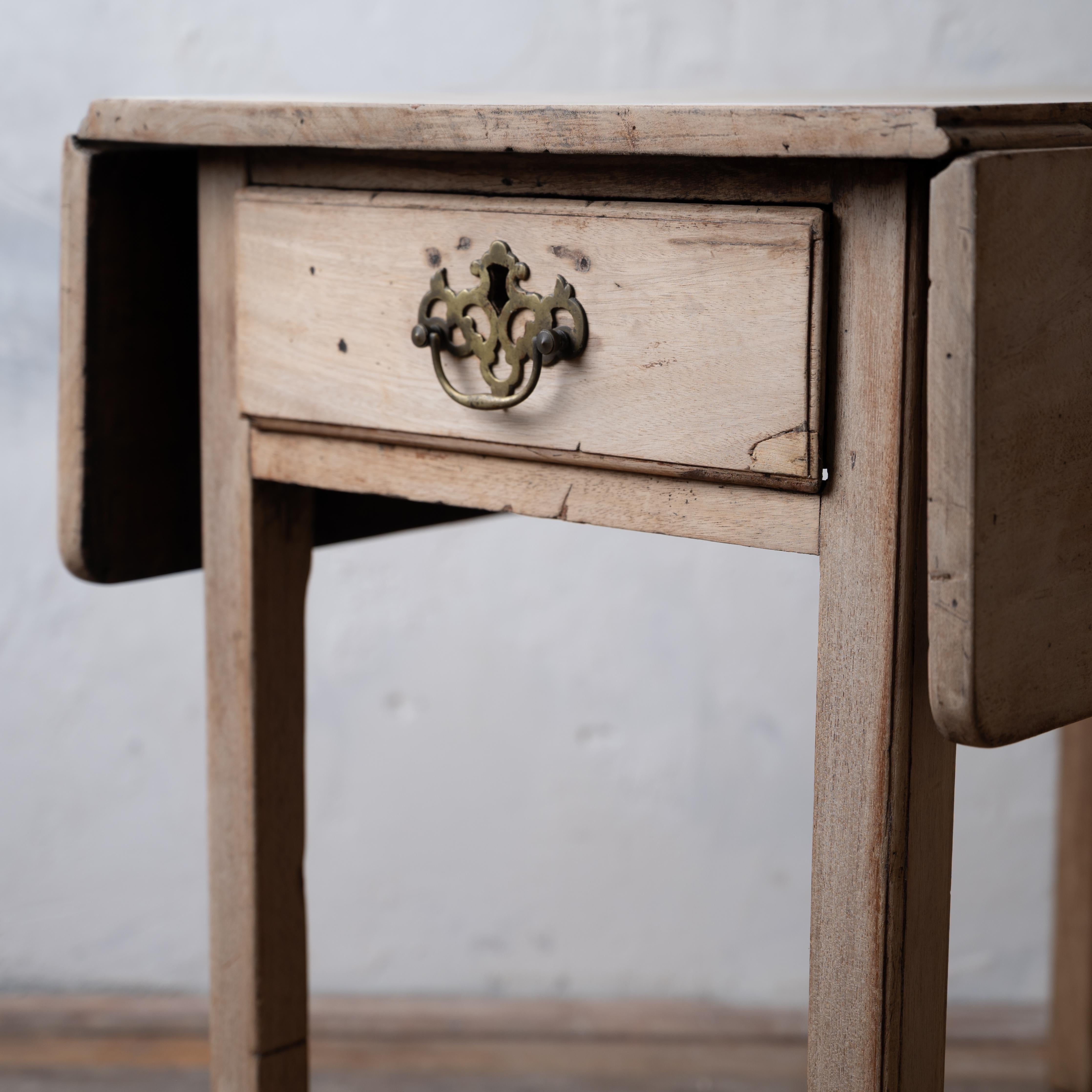 Bois Table Chippendale Pembroke blanchie, vers 1770 en vente