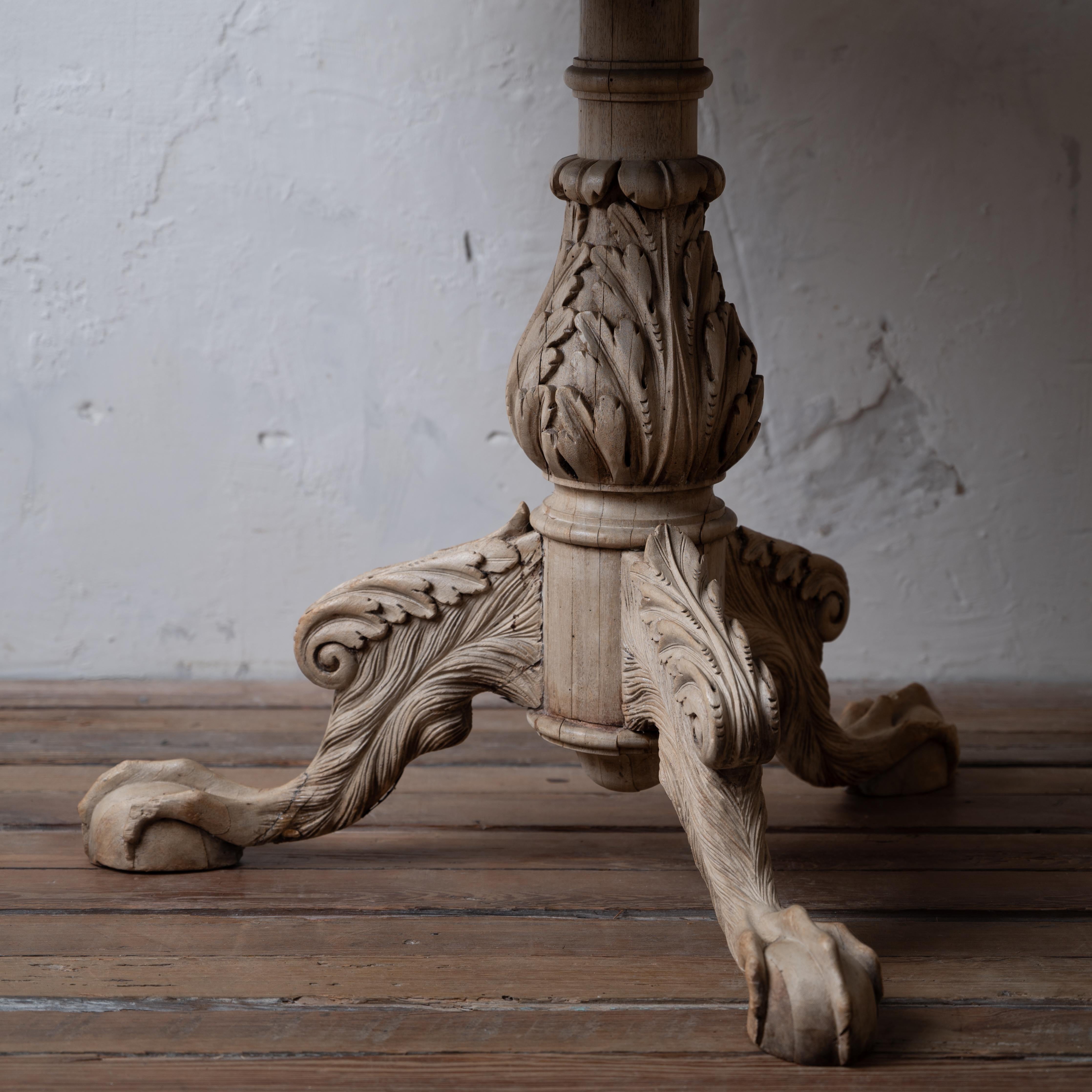Chippendale Table tripode à pieds en griffe blanchis, 19e siècle en vente