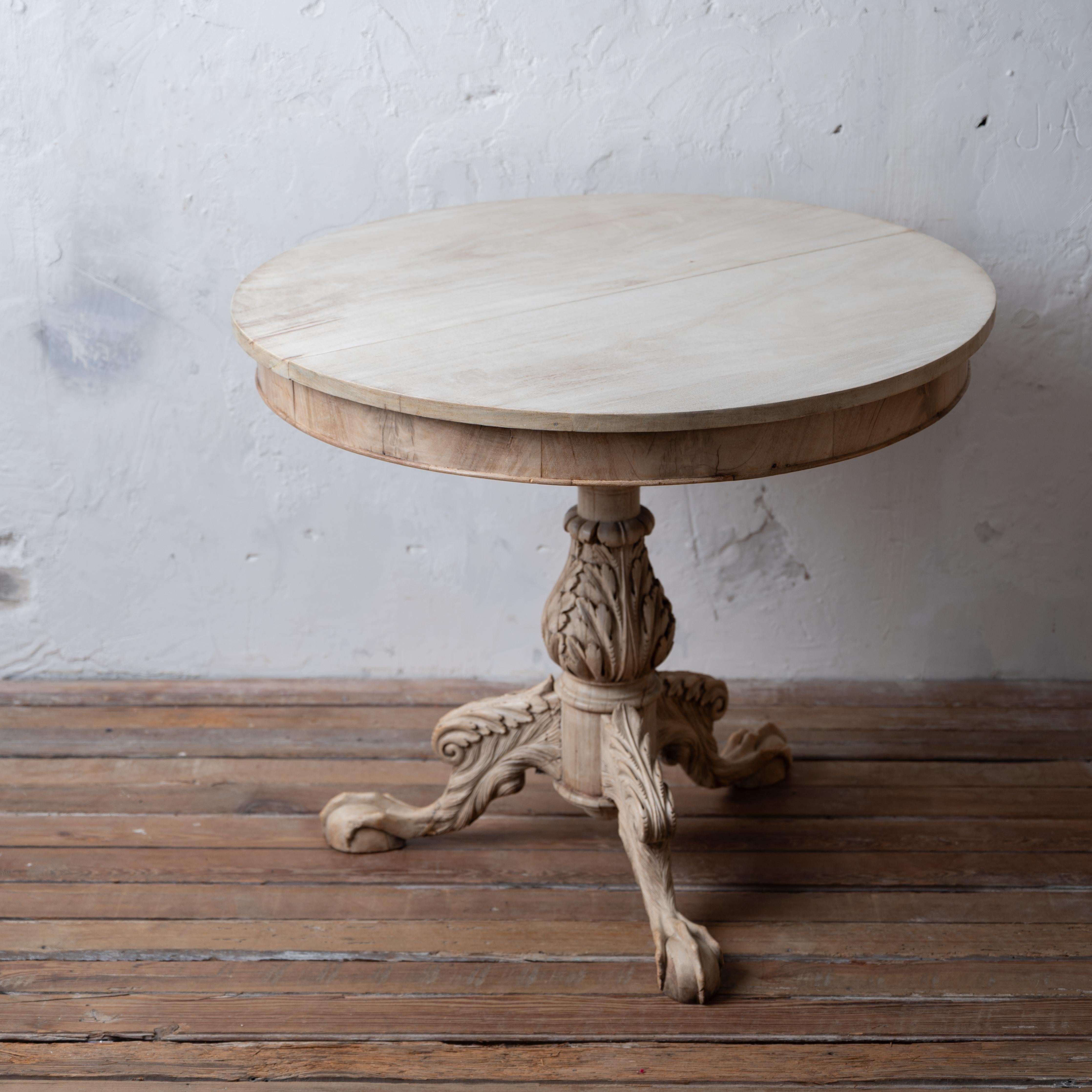 XIXe siècle Table tripode à pieds en griffe blanchis, 19e siècle en vente