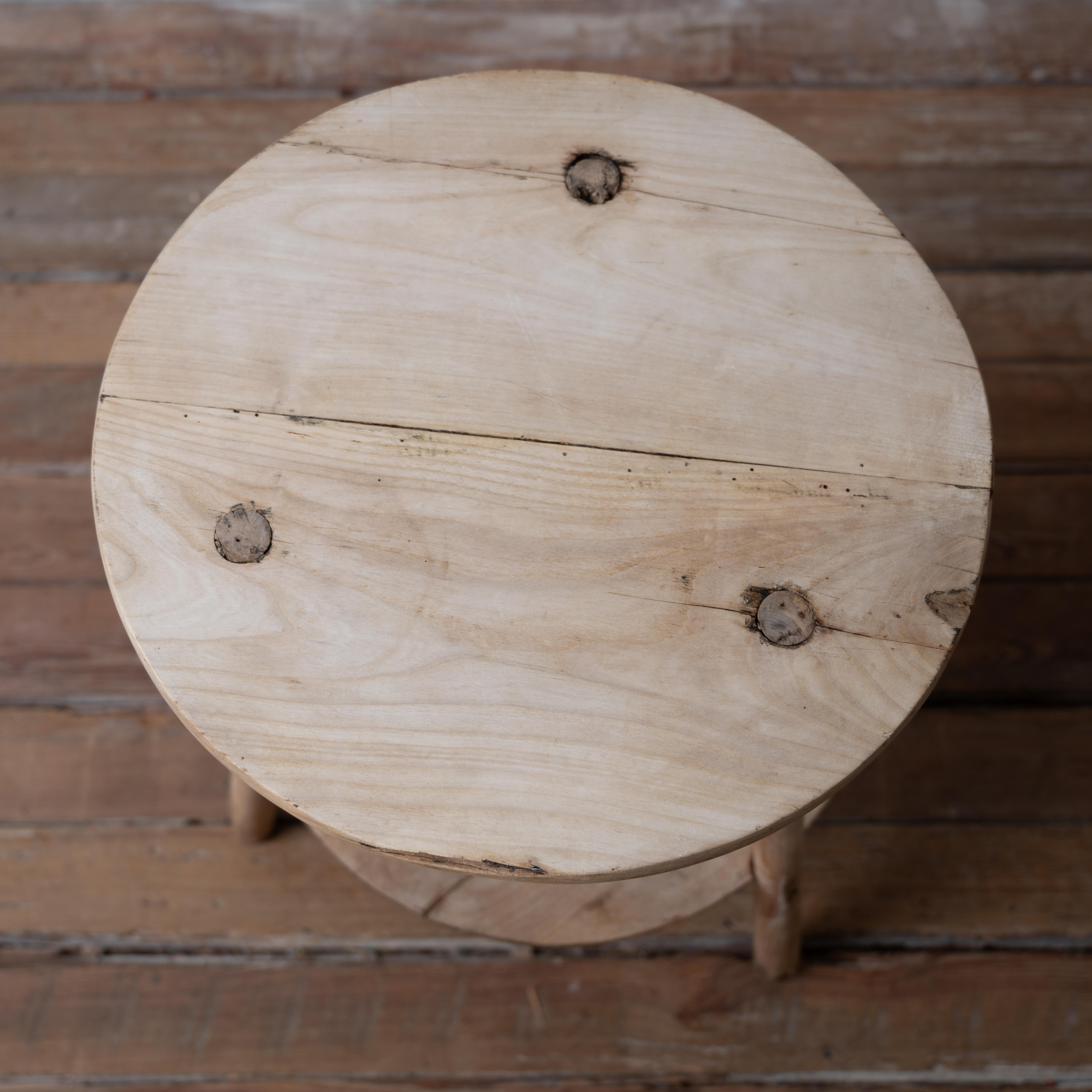Bleached Cricket Table, 19th Century In Good Condition For Sale In Savannah, GA