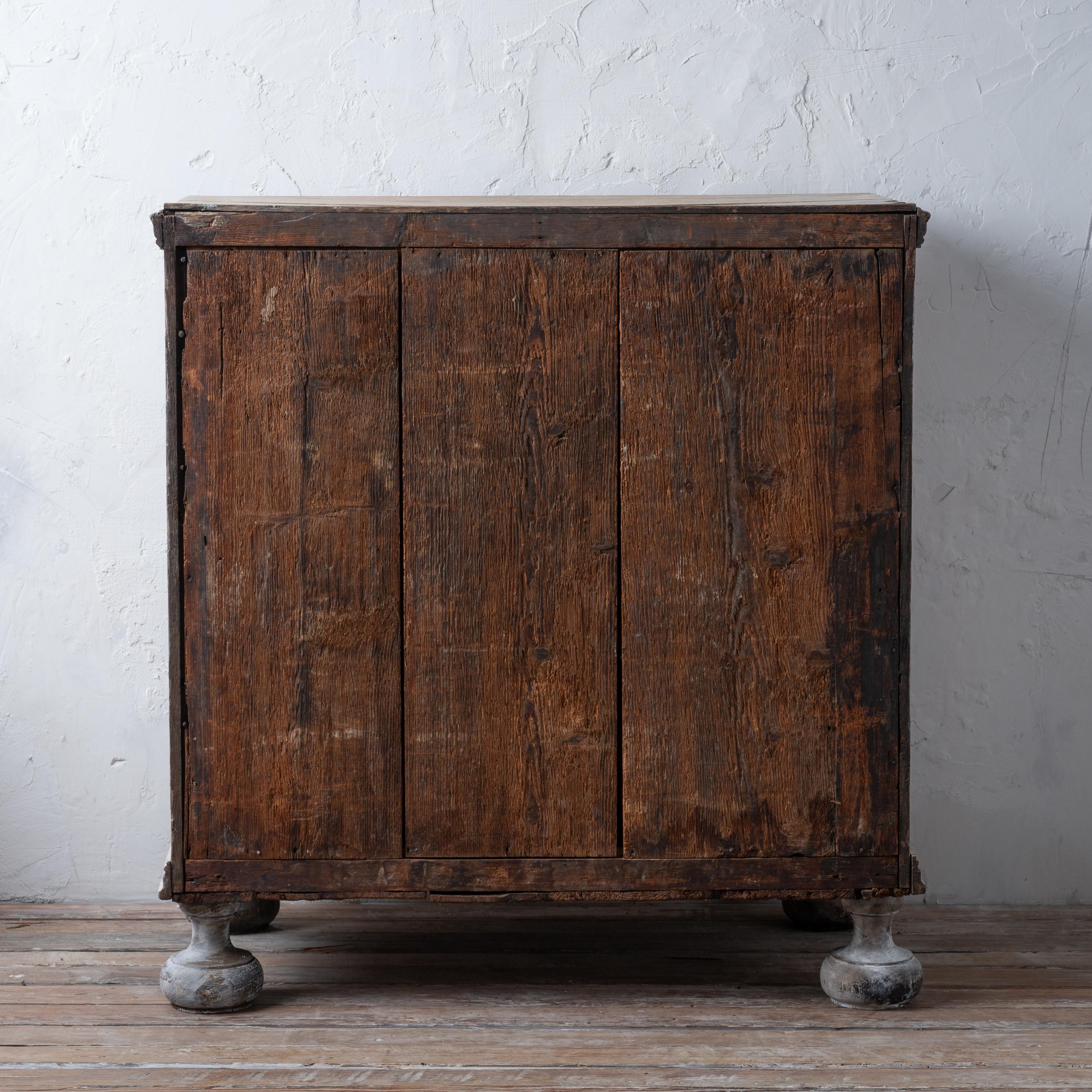Bleached English Oak Chest, 18th Century For Sale 12