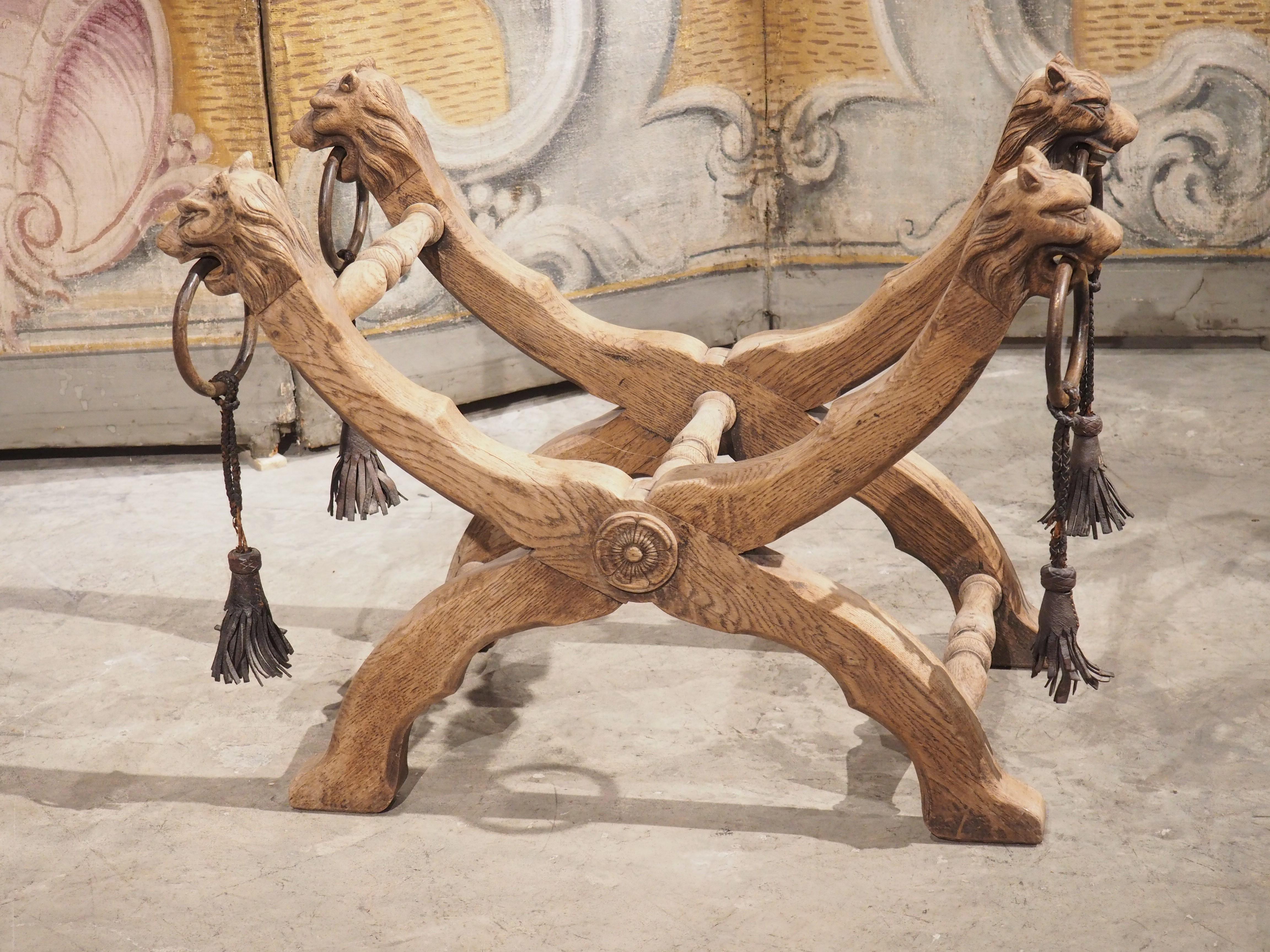 Early 20th Century Bleached French Oak Curule Bench with Lion Heads and Iron Rings, Circa 1920