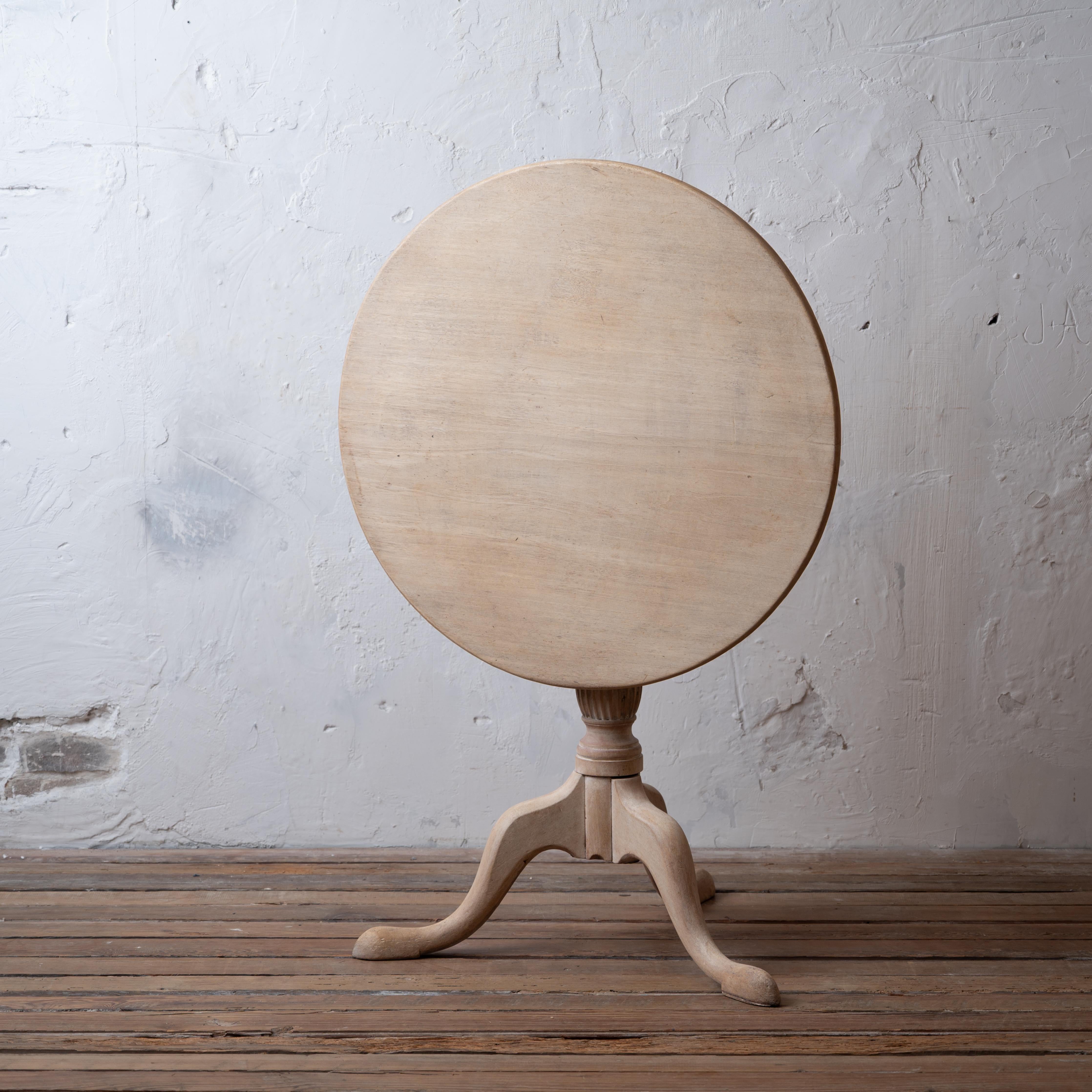 Georgien Table à plateau basculant géorgienne blanchie, vers 1780 en vente