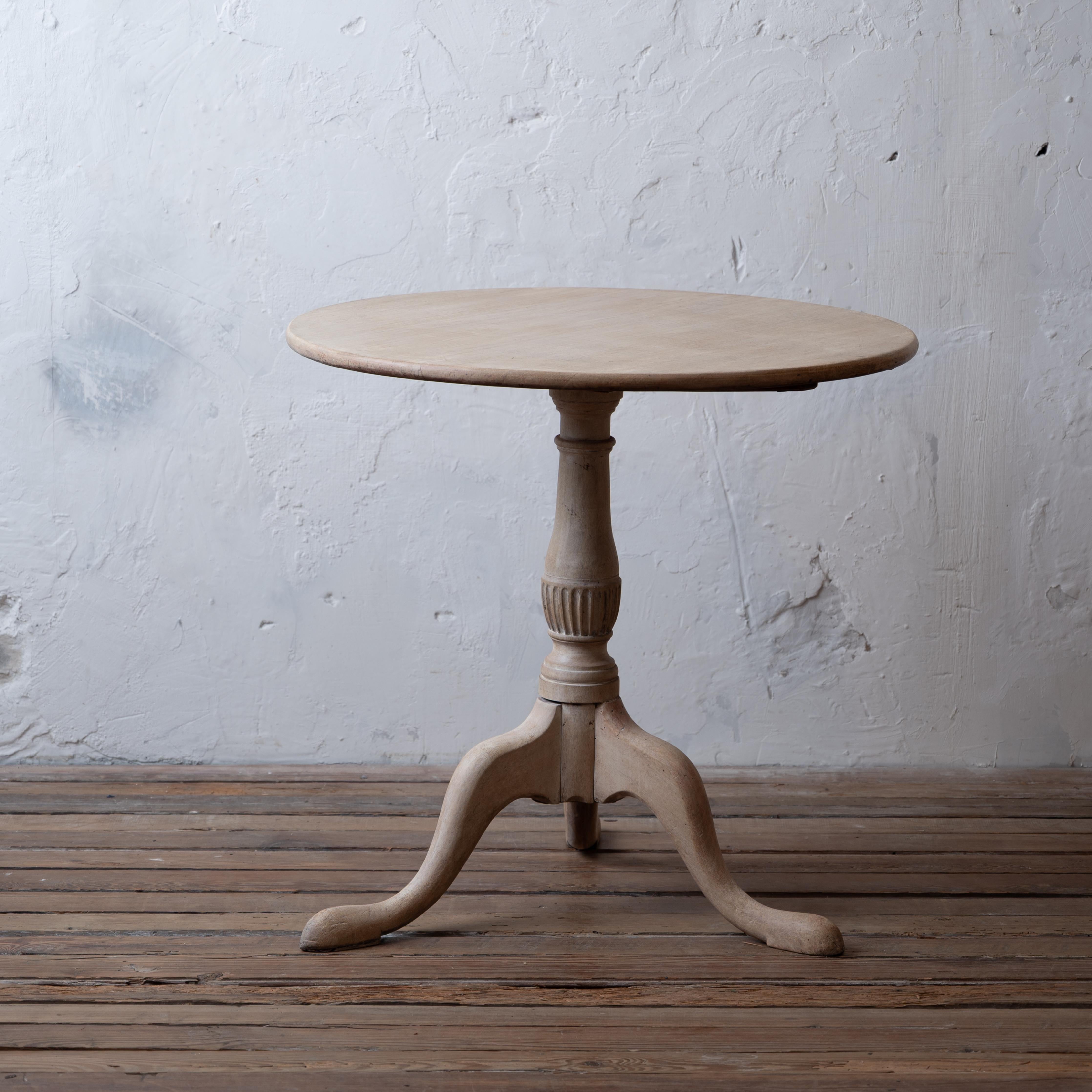 Bois Table à plateau basculant géorgienne blanchie, vers 1780 en vente