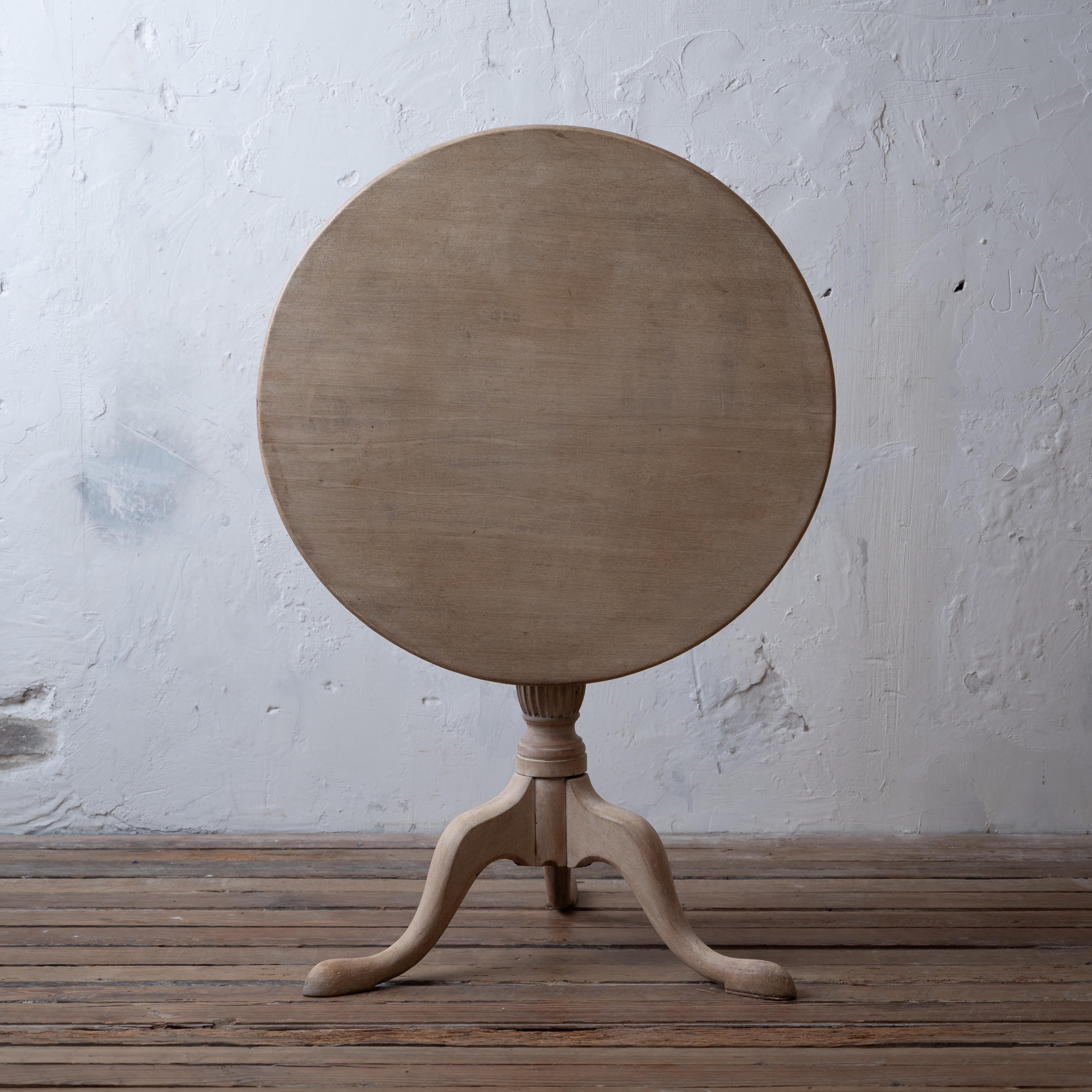 Table à plateau basculant géorgienne blanchie, vers 1780 en vente 1
