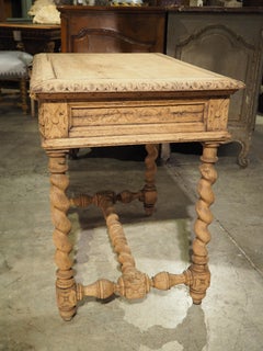 Table d'appoint en chêne sculpté de style Louis XIII blanchi, France, fin des années 1800