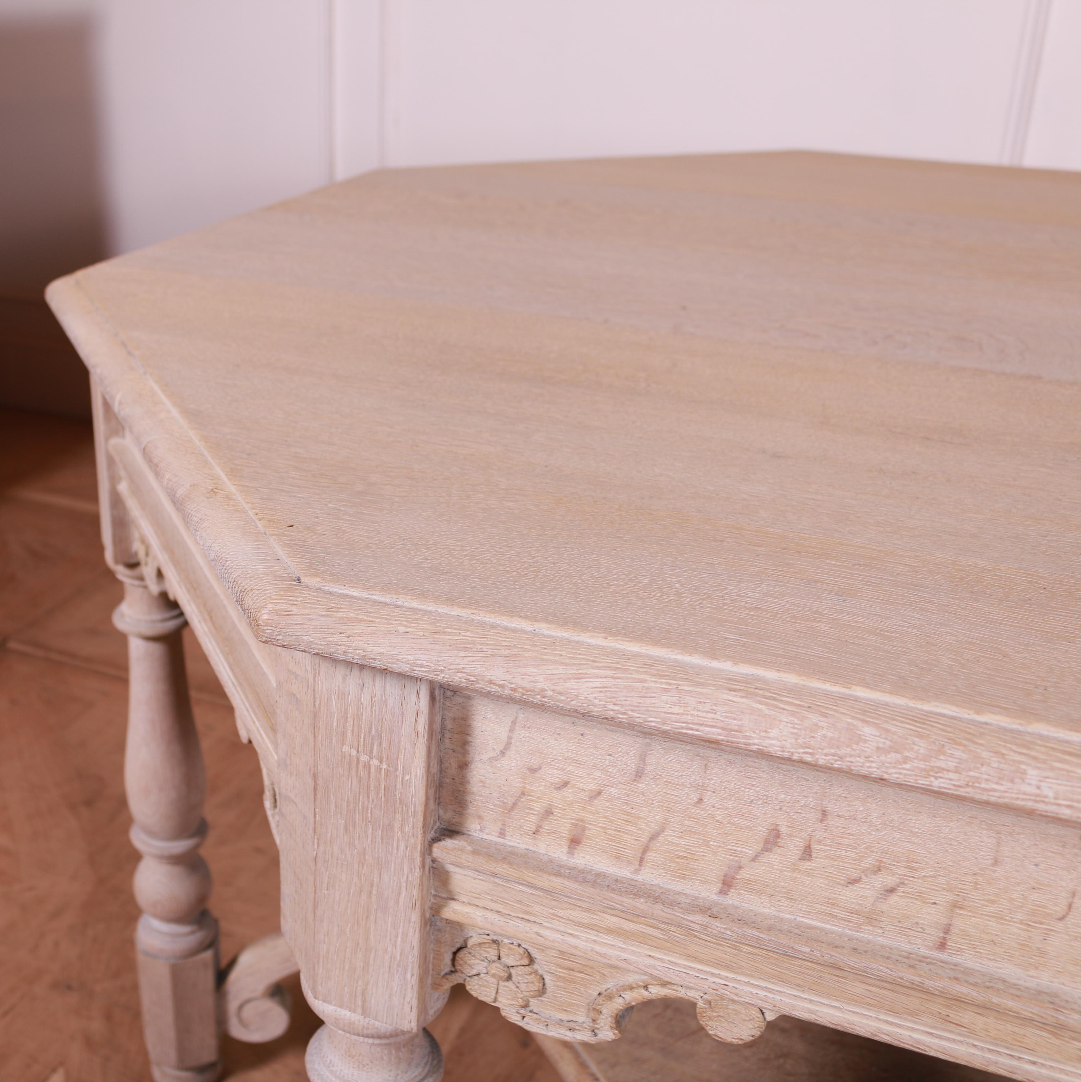 Mitteltisch aus gebleichtes Eichenholz im Zustand „Gut“ im Angebot in Leamington Spa, Warwickshire