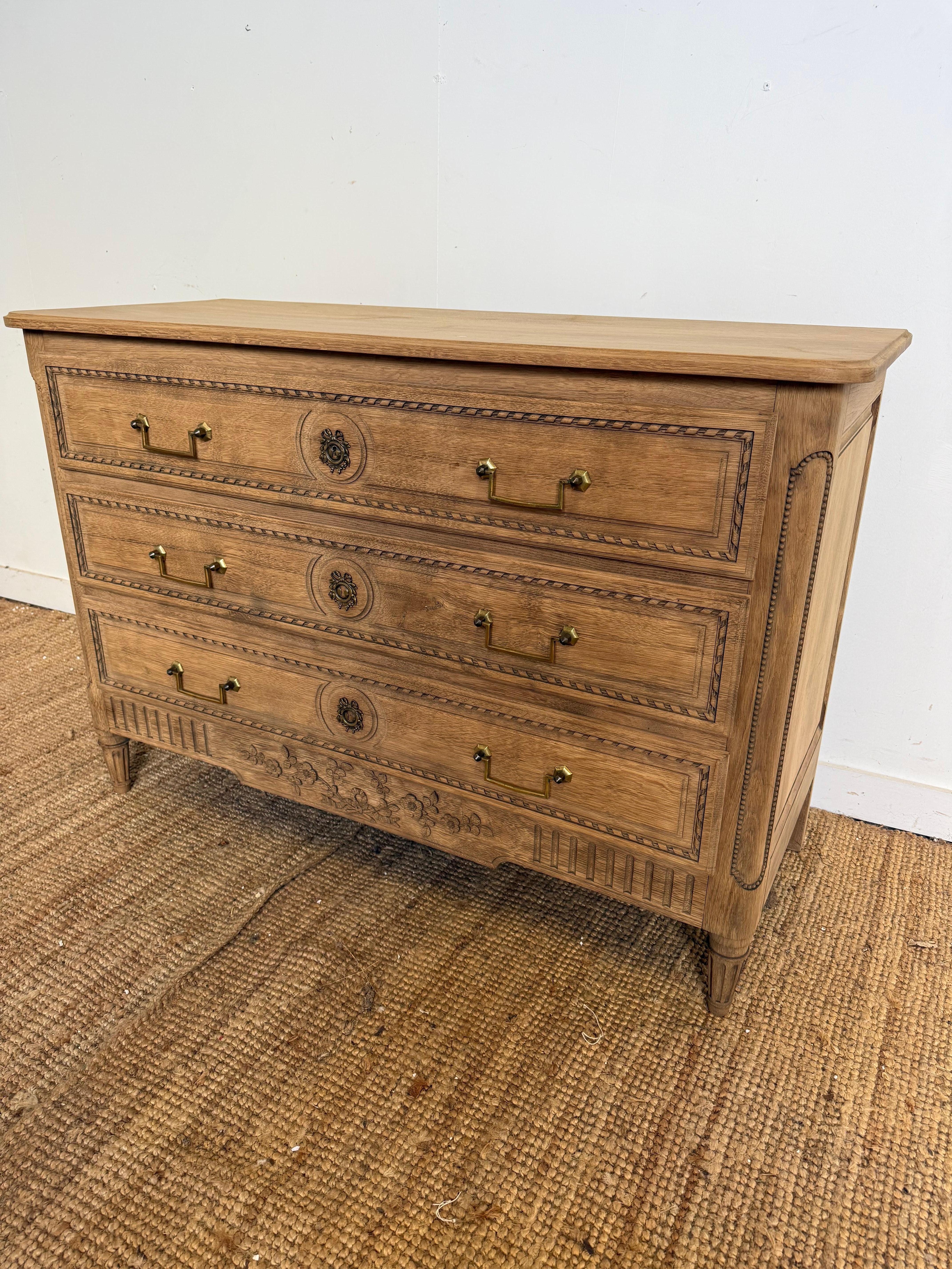 Lovely quality late 19th century oak chest of drawers / commode in the Louis XVI style 

French circa 1890s with original handles , having been washed and scrubbed to give the piece a contemporary feel 

130 cms wide 

53 cms deep 

91 cms high 