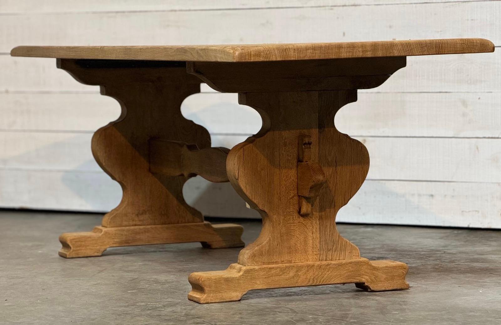 Bleached Oak Farmhouse Dining Table In Good Condition For Sale In Seaford, GB