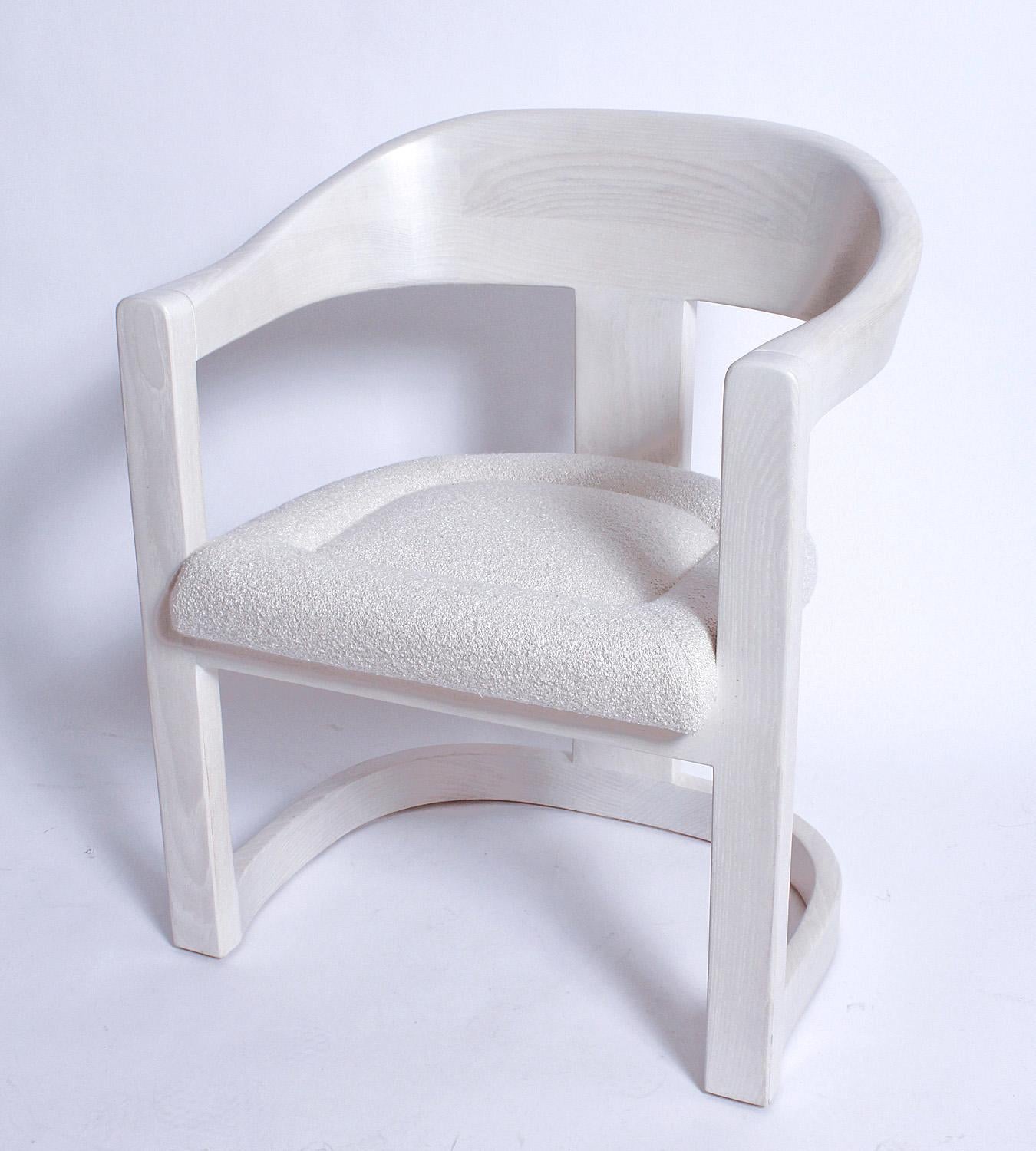 Ein Paar signierte Springer Onassis-Stühle aus gebleichter Eiche:: 1983 - zwei Paare verfügbar (Eichenholz) im Angebot