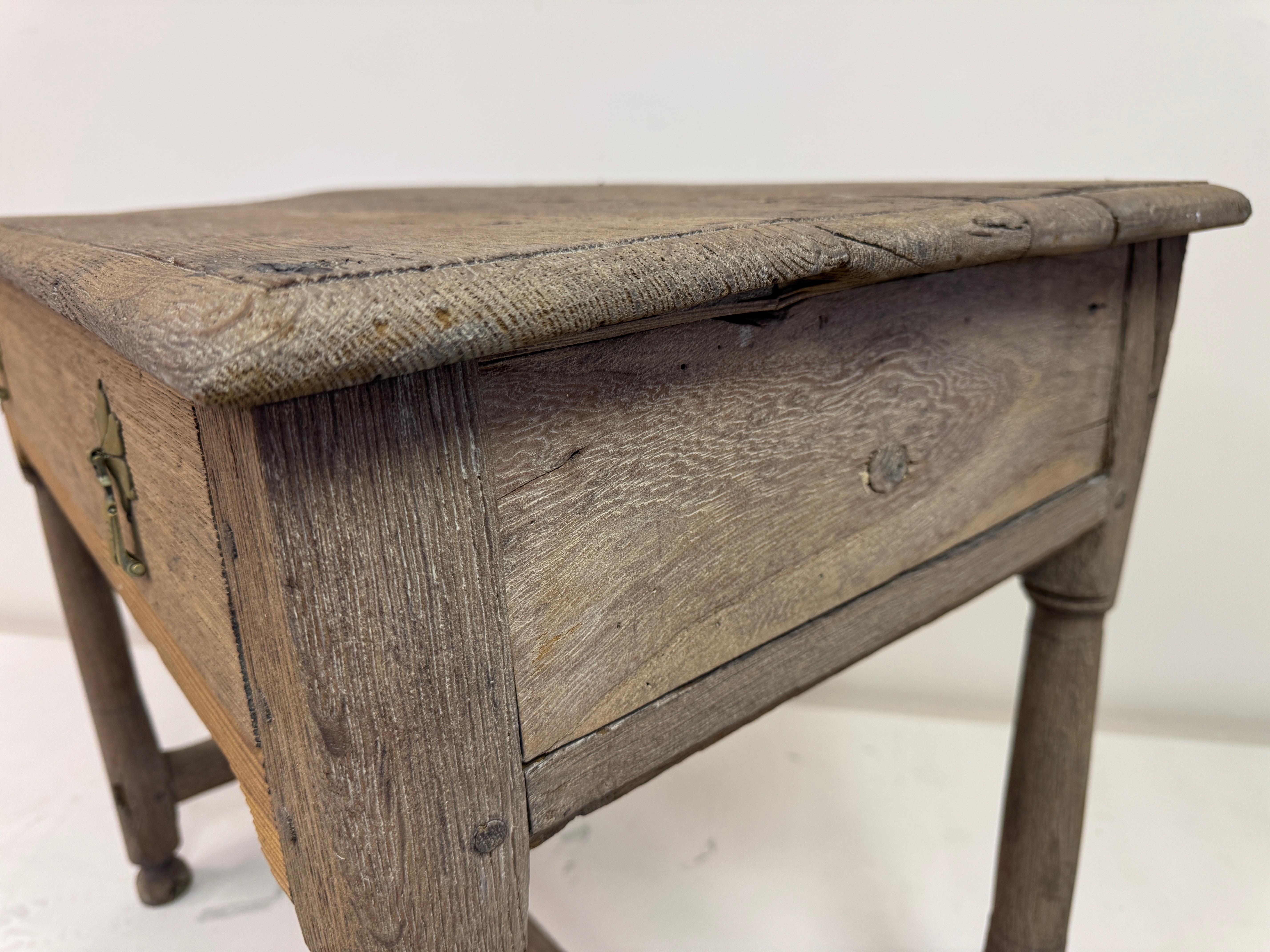 Bleached Oak Table, 18th Century For Sale 7