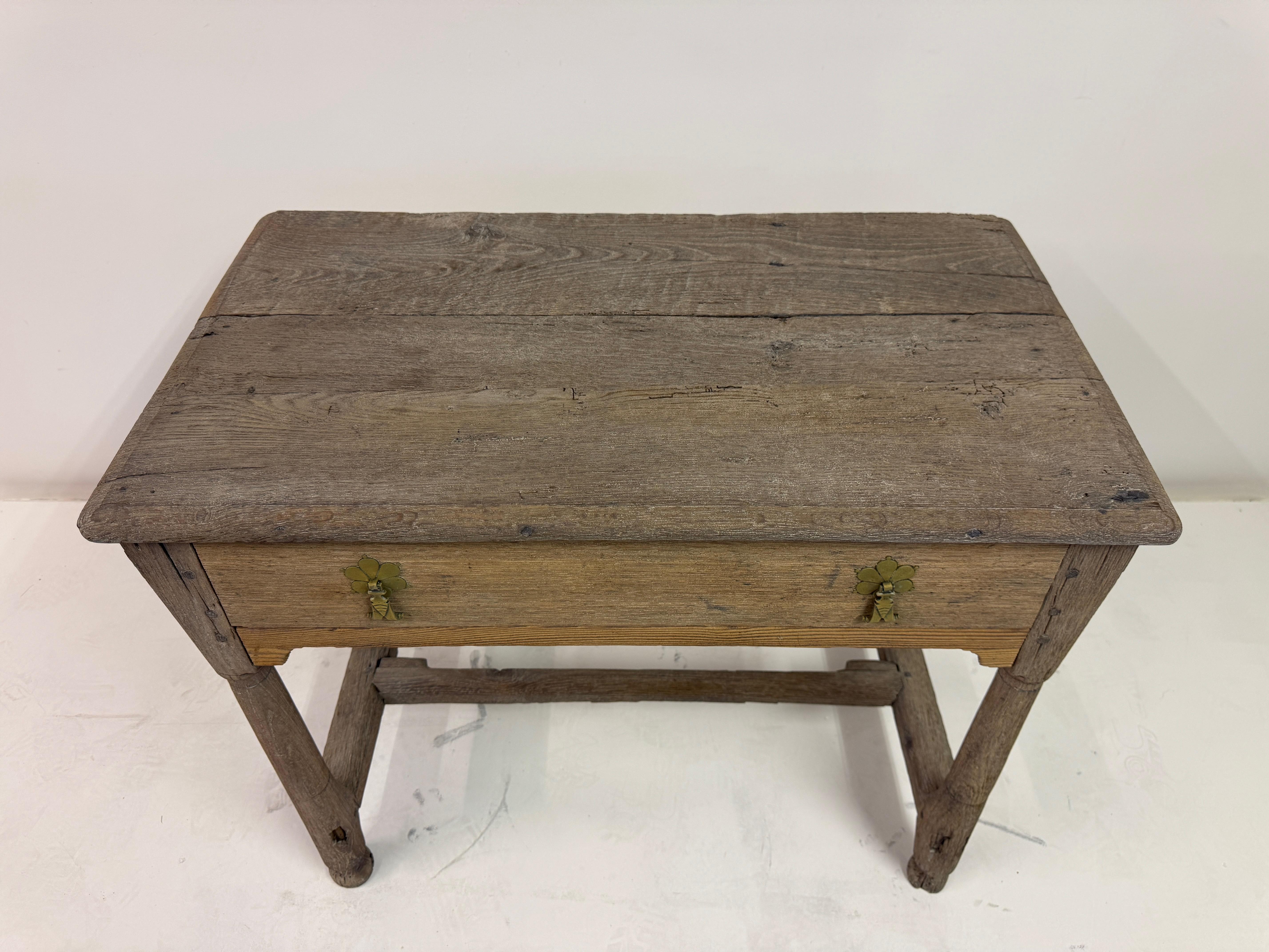 Bleached Oak Table, 18th Century In Good Condition For Sale In London, London