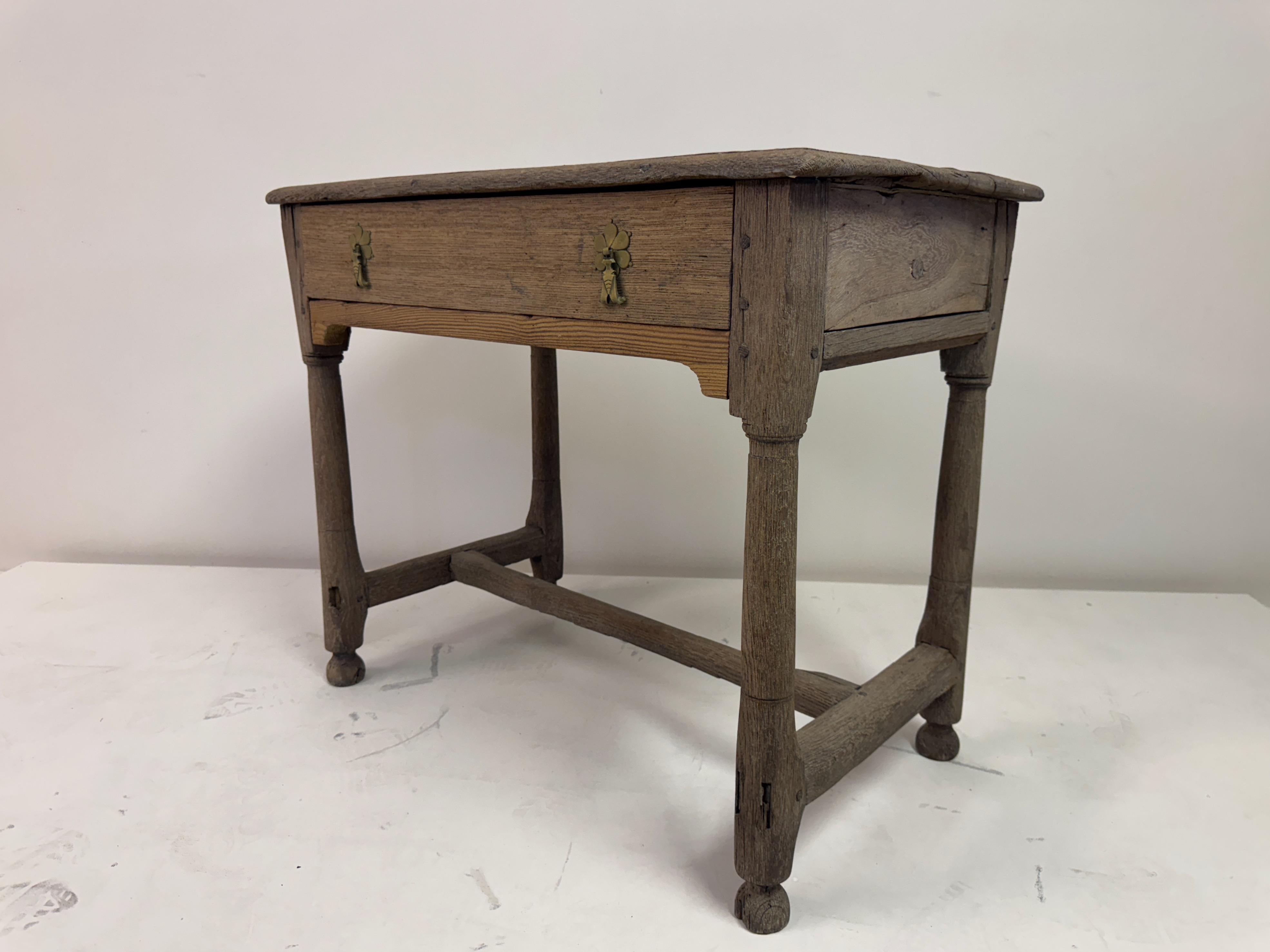 Bleached Oak Table, 18th Century For Sale 2