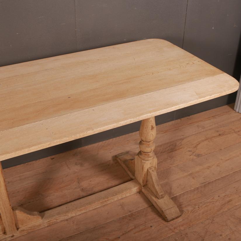 Bleached Oak Tavern Table In Good Condition In Leamington Spa, Warwickshire
