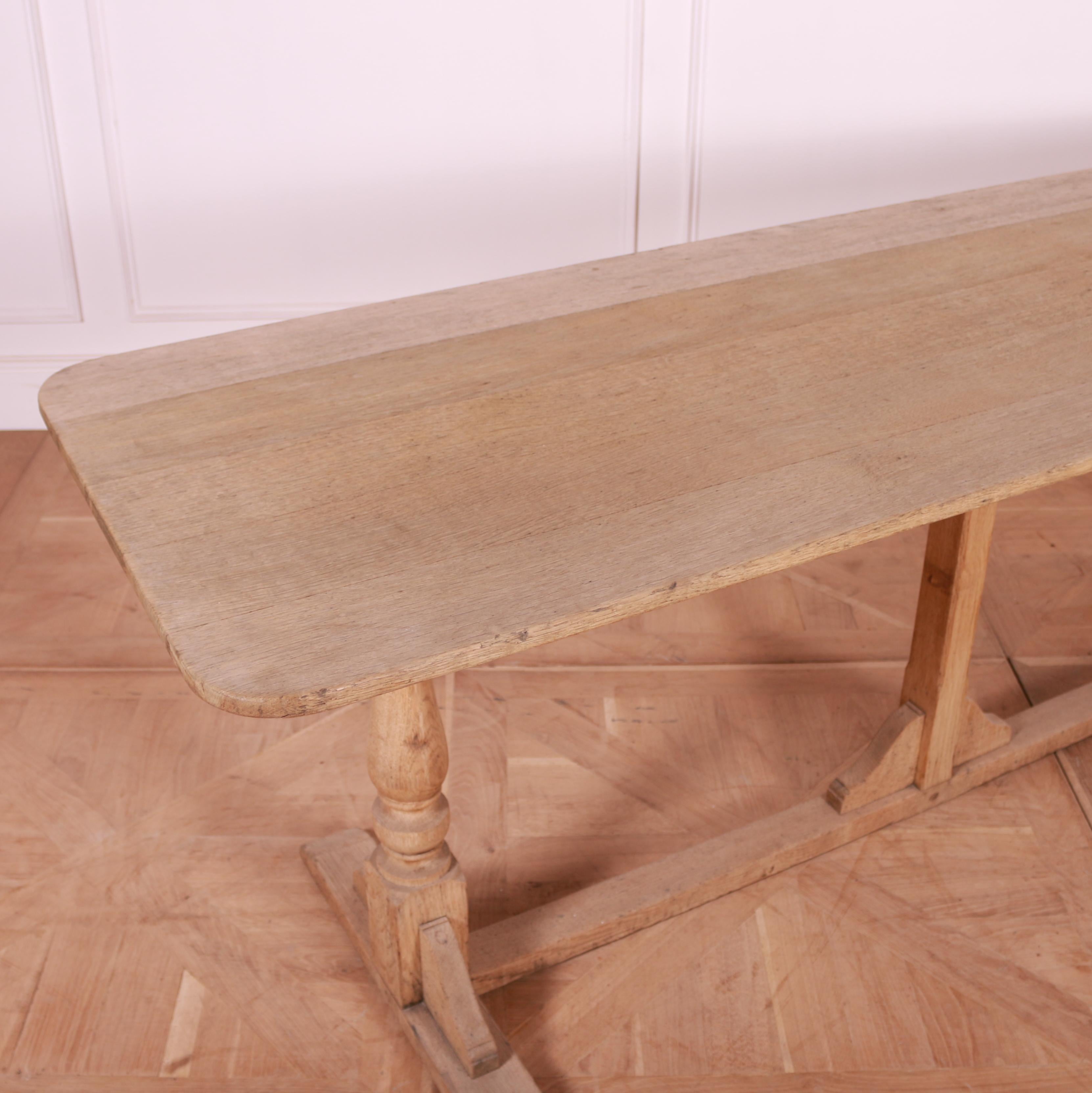 Bleached Oak Trestle Table In Good Condition For Sale In Leamington Spa, Warwickshire