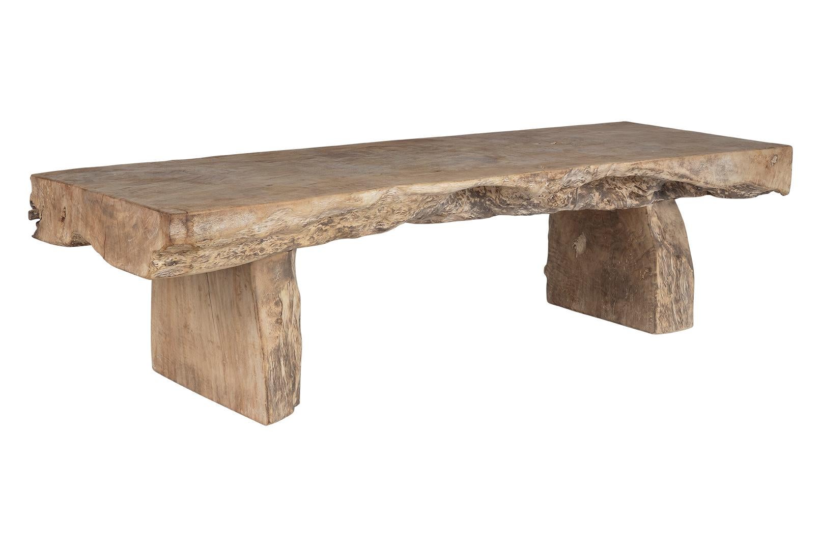Gebleichtes Organic Form Lychee Wood Couchtisch im Zustand „Gut“ im Angebot in Dallas, TX