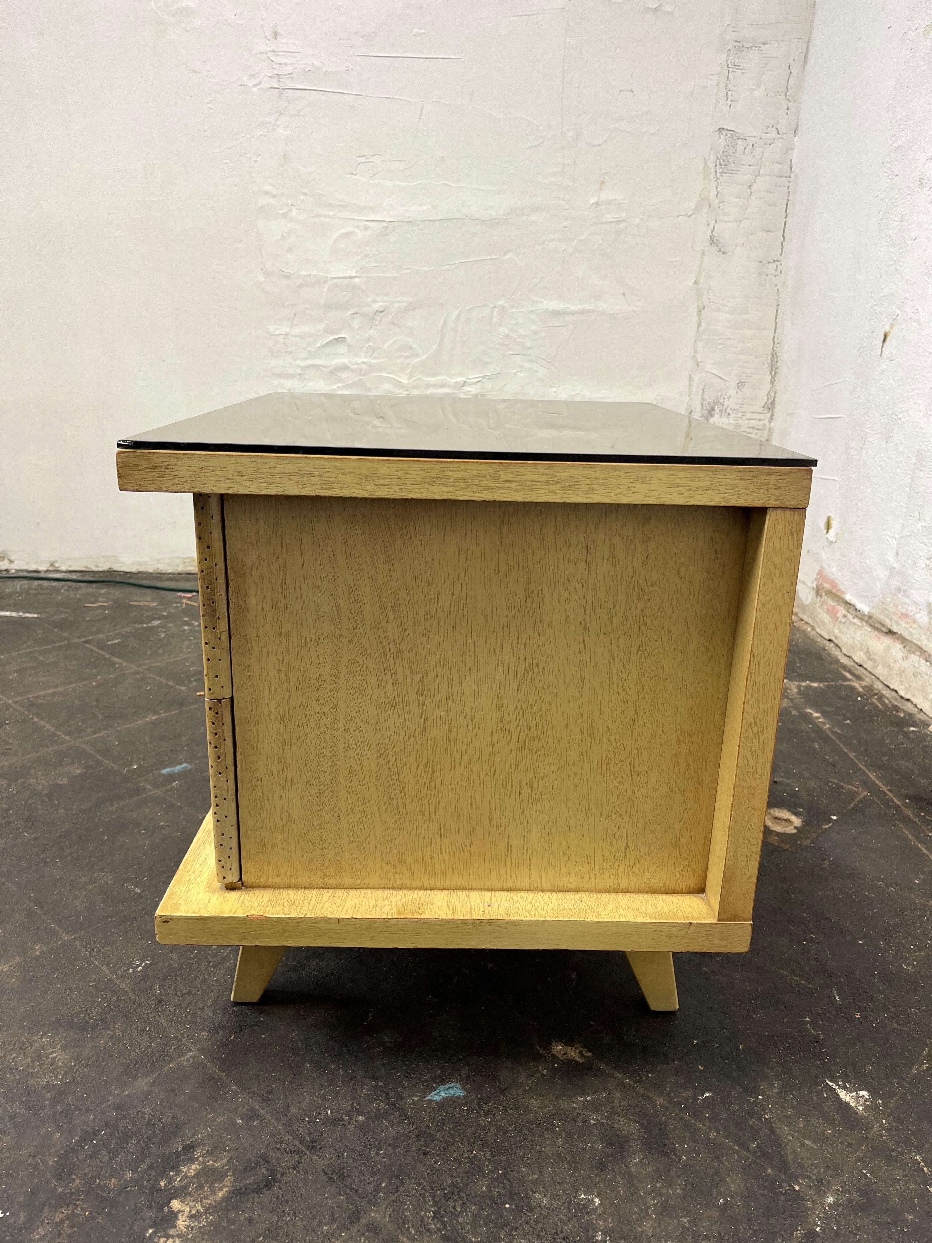 Bleached Philippine Mahogany Nightstand by American of Martinsville In Good Condition For Sale In W Allenhurst, NJ