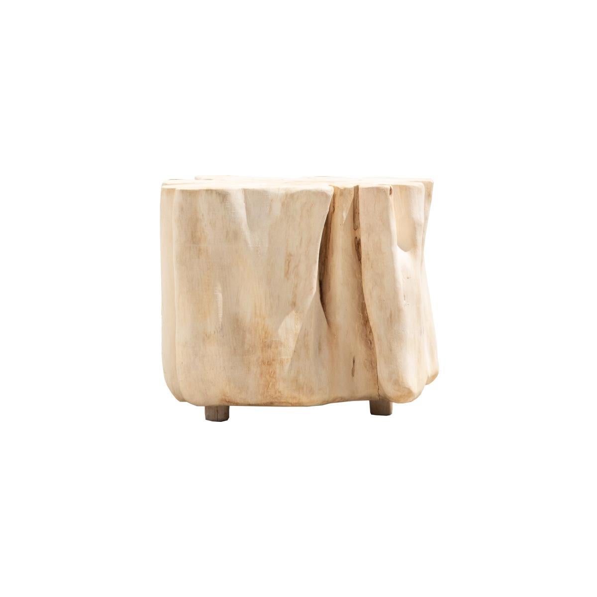 Mesa auxiliar Raíz Blanqueada II

Se trata de una raíz de árbol recuperada y transformada en una obra orgánica de arte funcional. La pieza expresa su carácter con varios rasgos únicos, recovecos y grietas. Blanqueado al sol y lijado