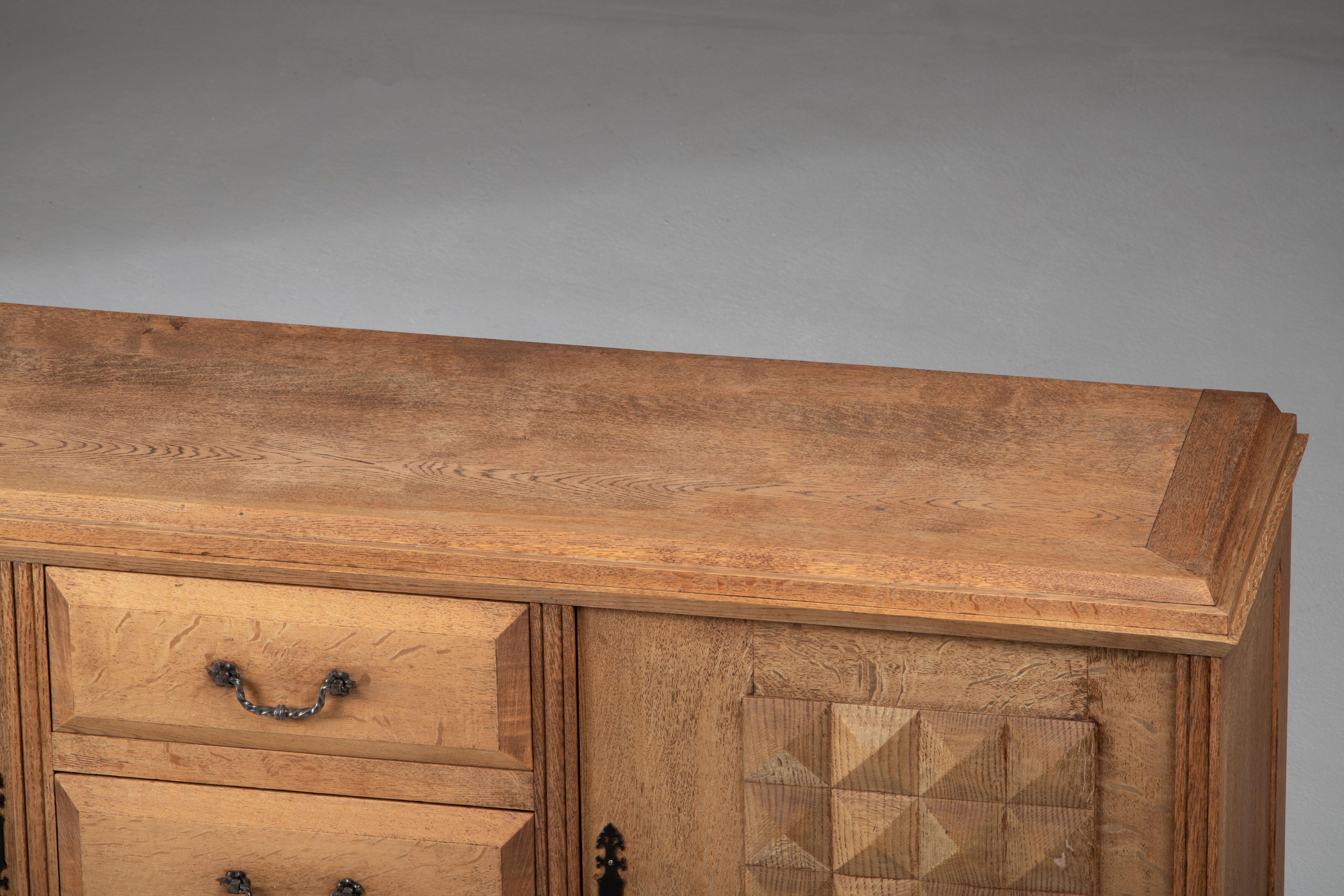 Bleached Solid Oak Credenza, France, 1940s In Good Condition For Sale In Wiesbaden, DE