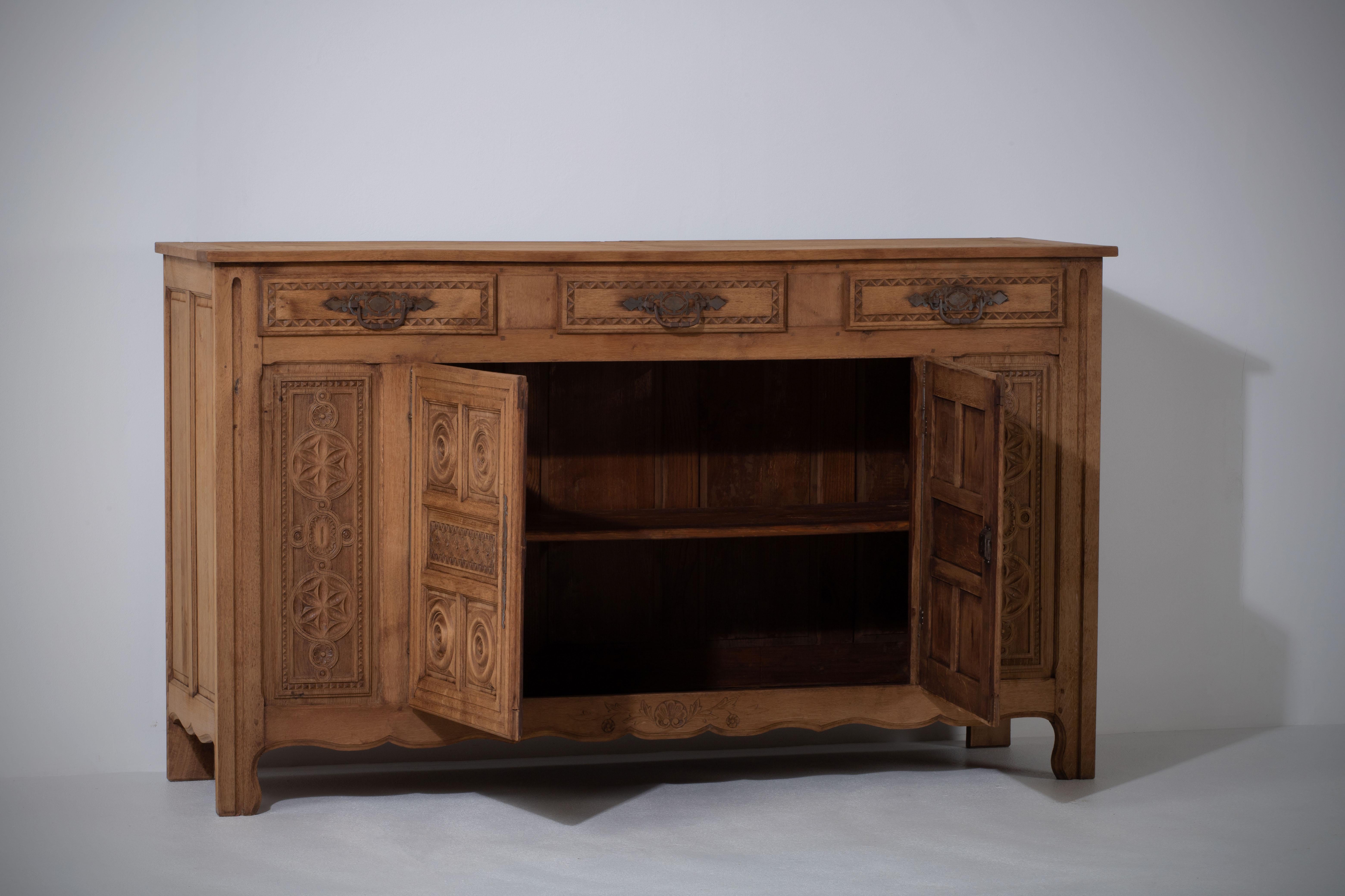 Mid-20th Century Bleached Solid Oak Credenza with Graphic Details, France, 1940s For Sale