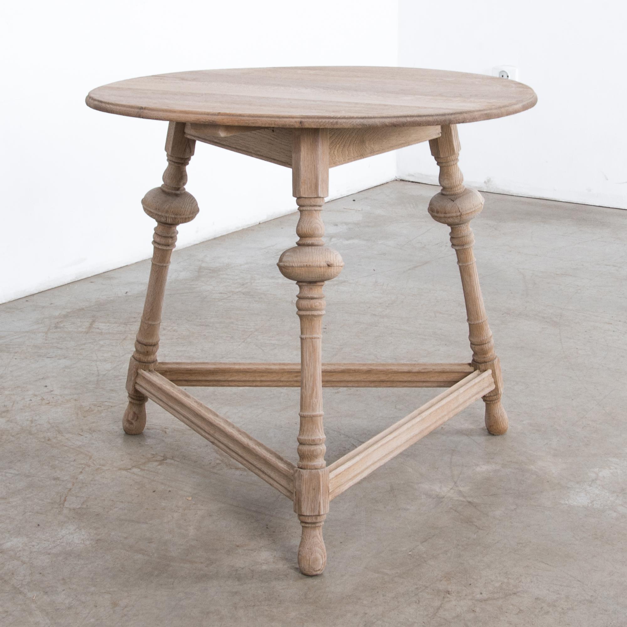 3 legged round table