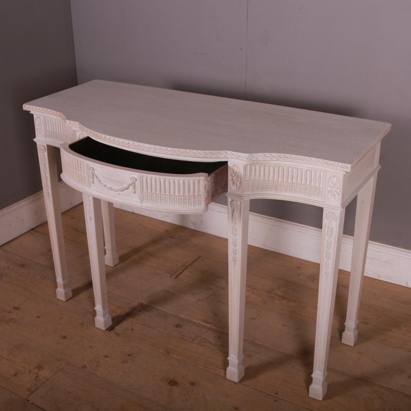 Table console en noyer blanchi de style Adams Bon état - En vente à Leamington Spa, Warwickshire