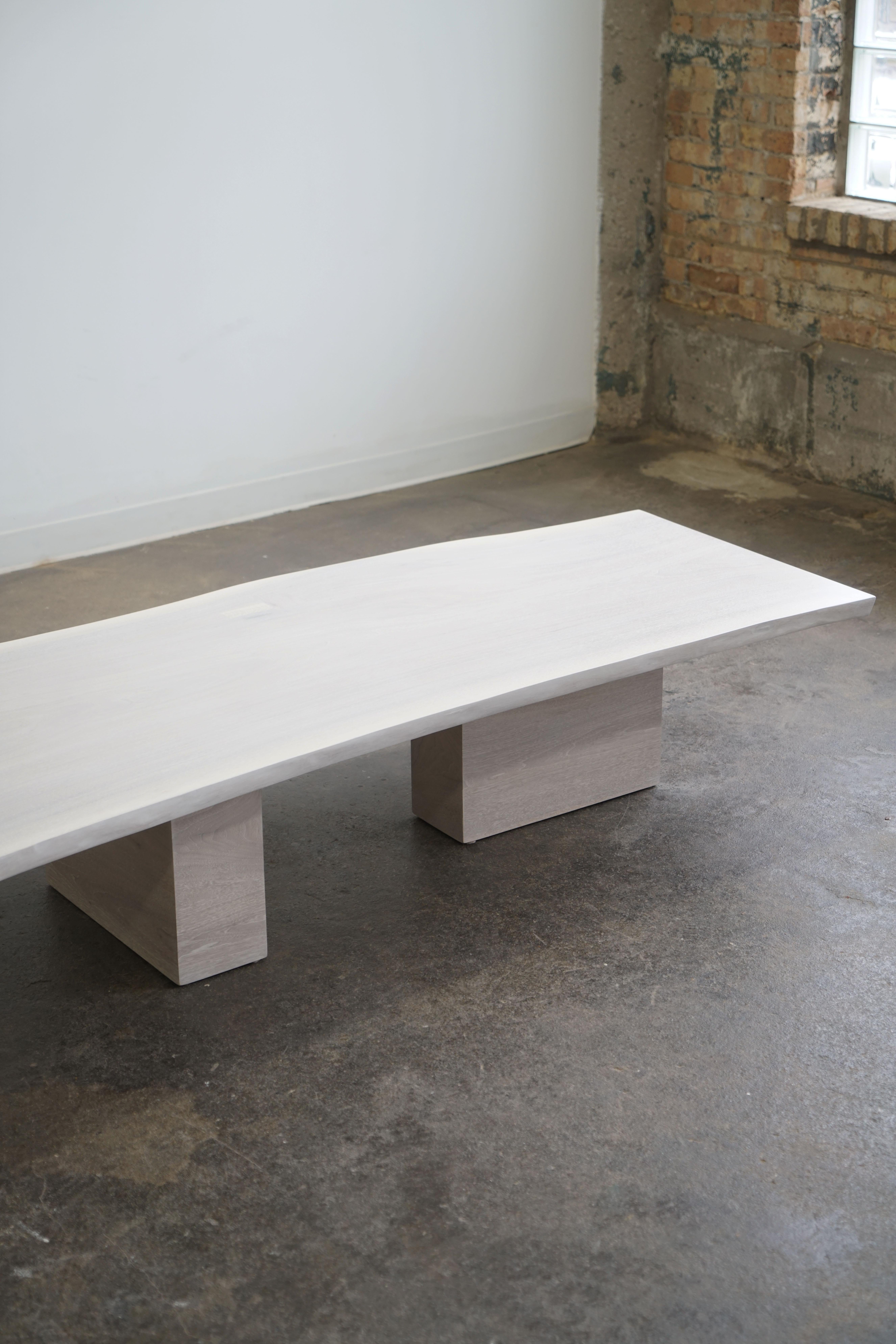 Table basse en noyer blanchi à bords vifs par The Modern Workshop, organic modern en vente 1