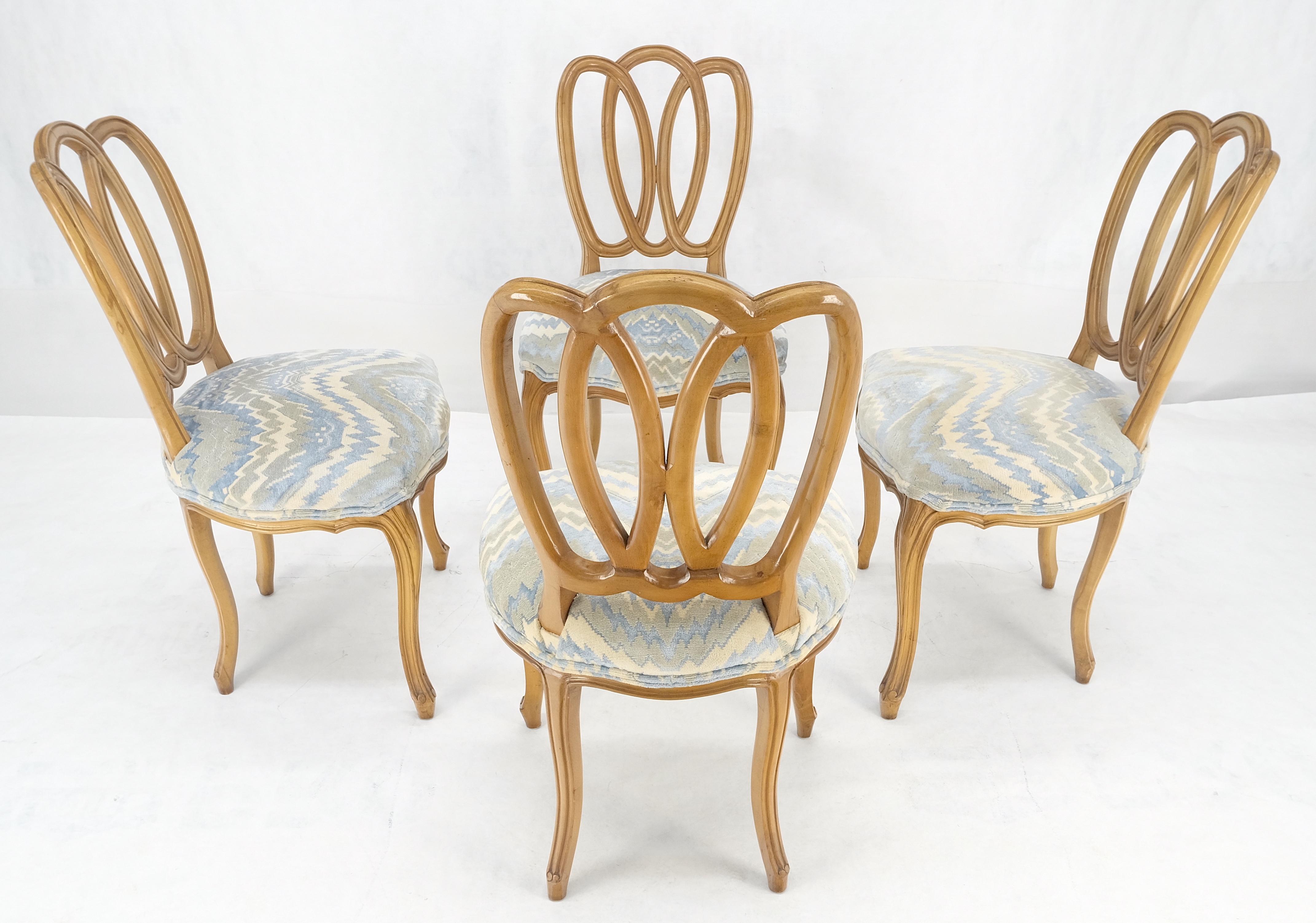 Nogal Blanqueado Triple Ovalado Respaldo Pretzel 4 Sillas de Comedor Provinciales Francesas NICE en Excelente estado para la venta en Rockaway, NJ