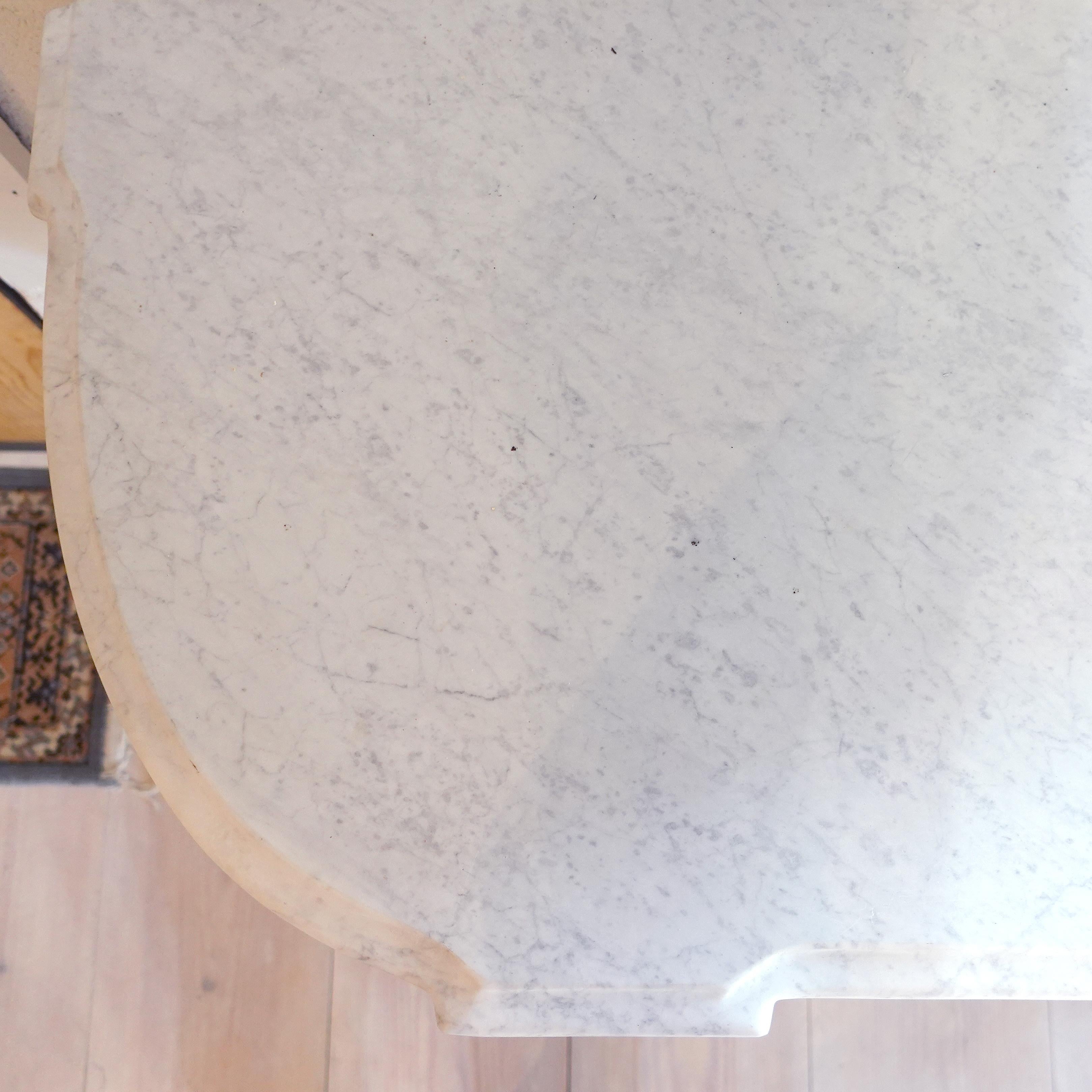 Tavolo da console in legno sbiancato e marmo opaco in stile Luigi XVI in vendita 1
