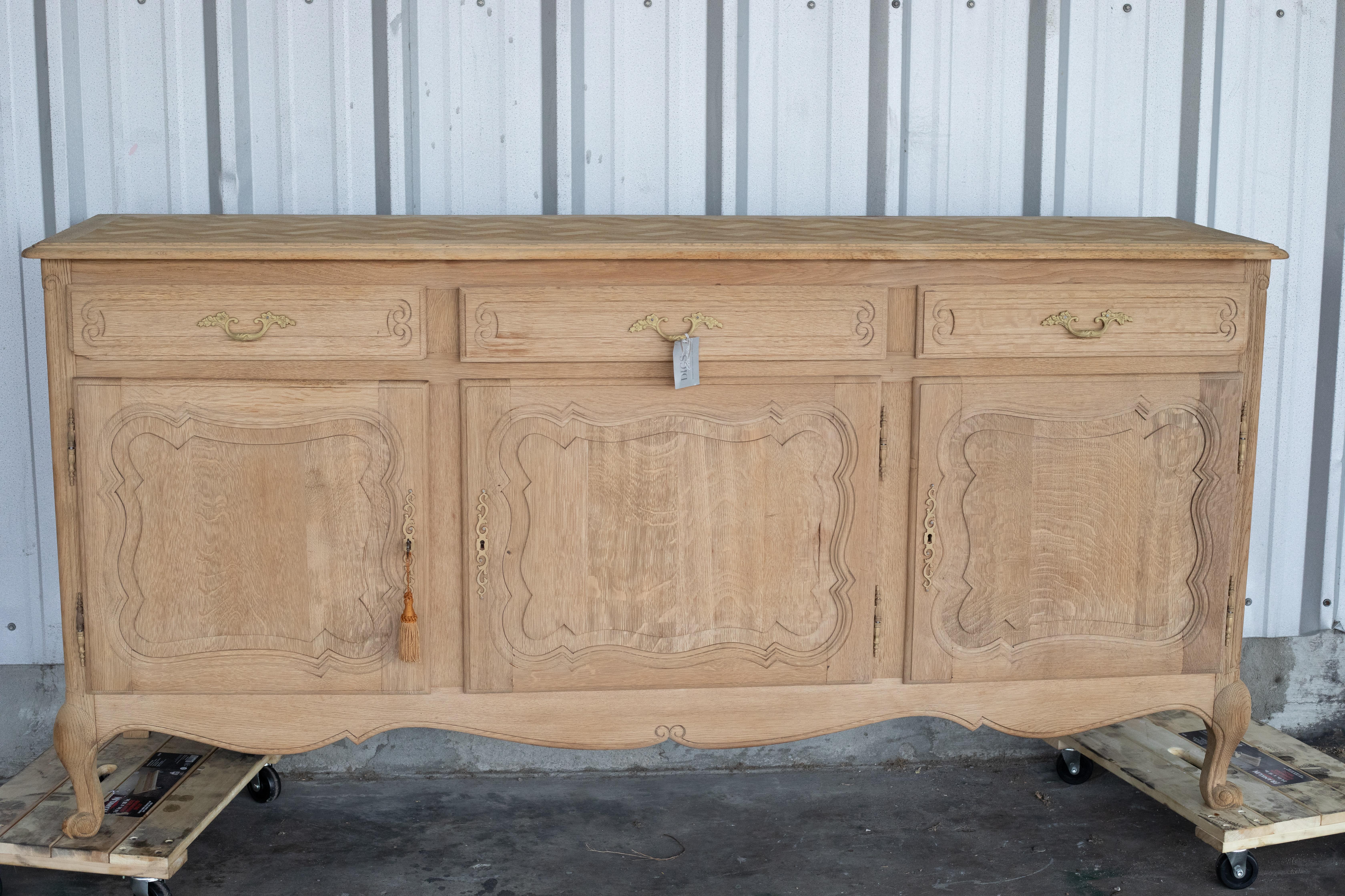 Bleached Oak Wood European Sideboard from around the 1940s. In really good condition. Key included. 