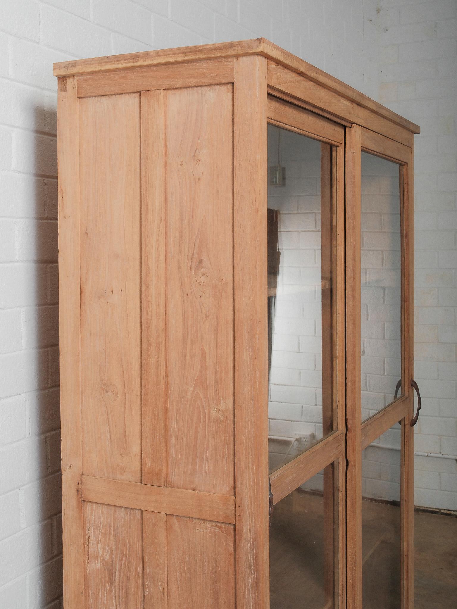 Bleached Wooden Glass-Front Cabinet with Sliding Doors en vente 5