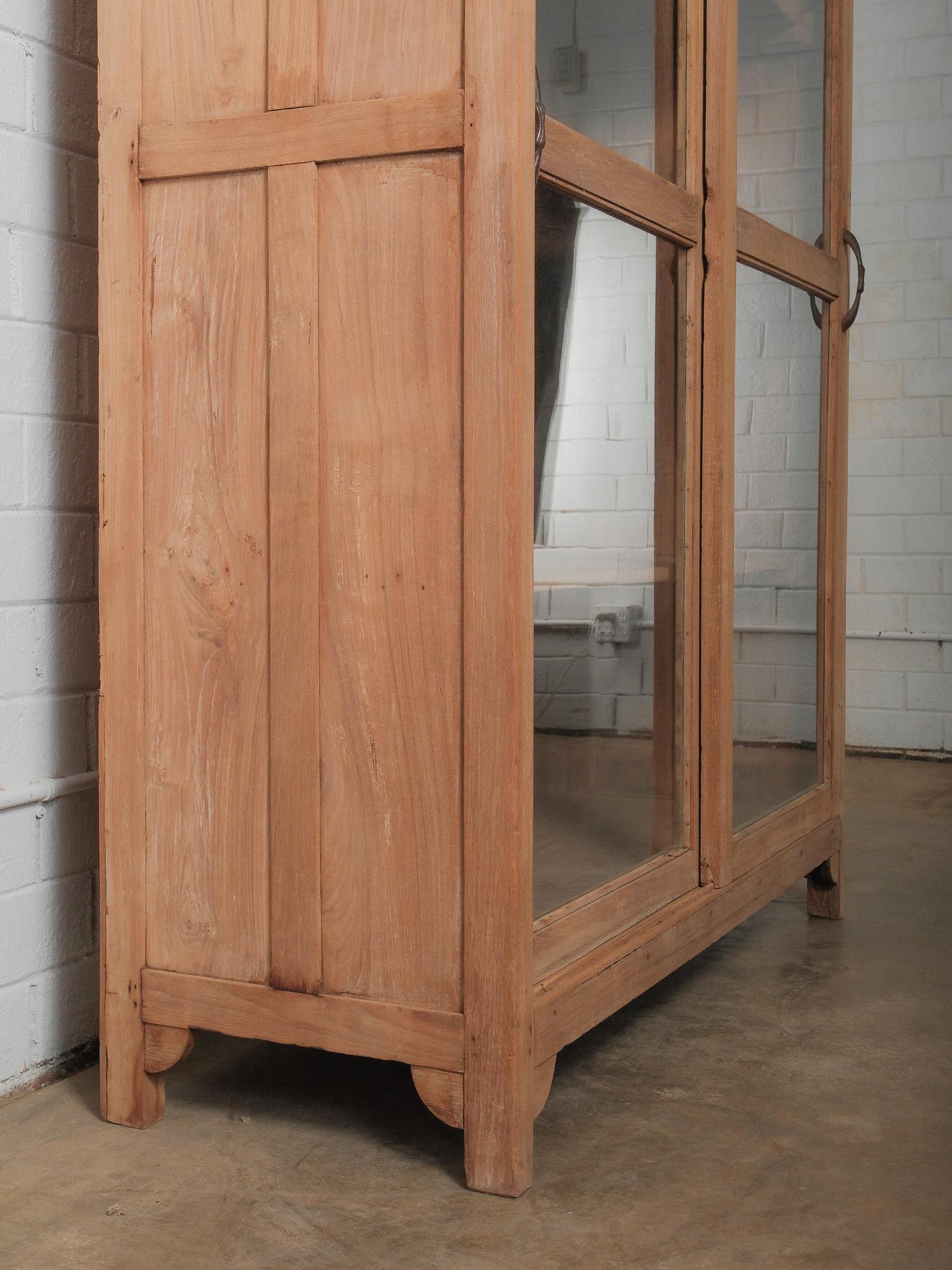 Bleached Wooden Glass-Front Cabinet with Sliding Doors en vente 6