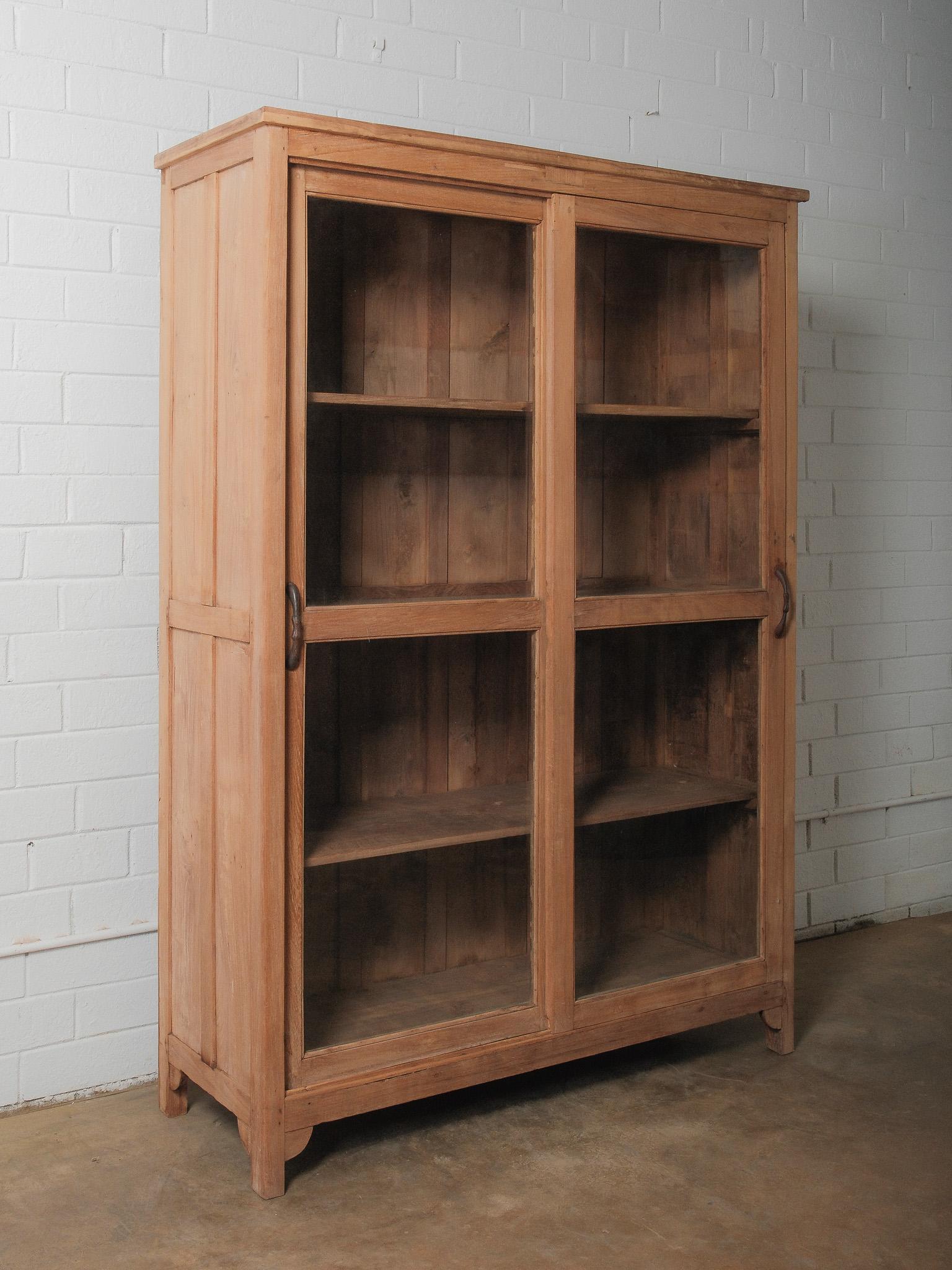 Bleached Wooden Glass-Front Cabinet with Sliding Doors en vente 2