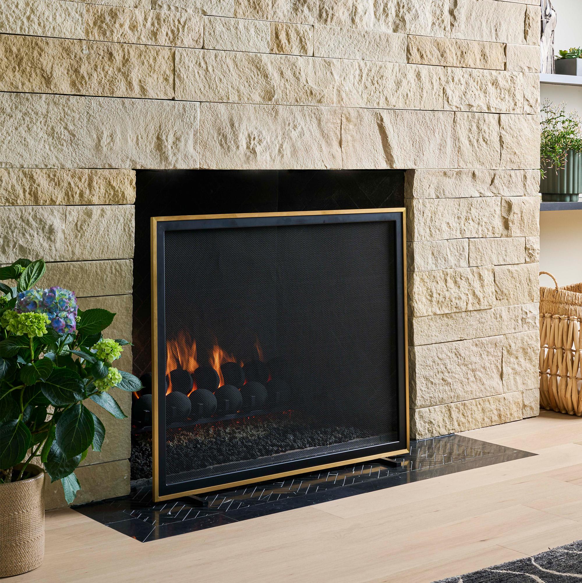 Schermo per caminetto Bleeker a cascata con cornice in ottone in vendita 4
