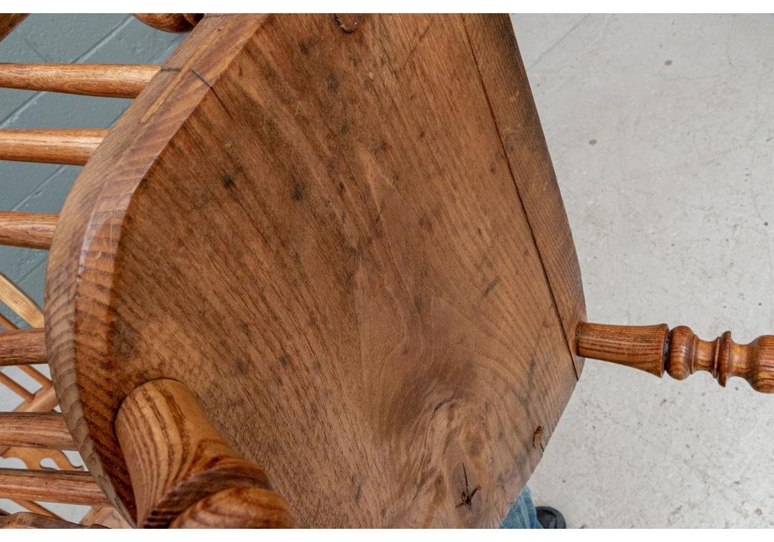 Set di 8 poltrone Windsor in legno massiccio semi-antico in vendita 4