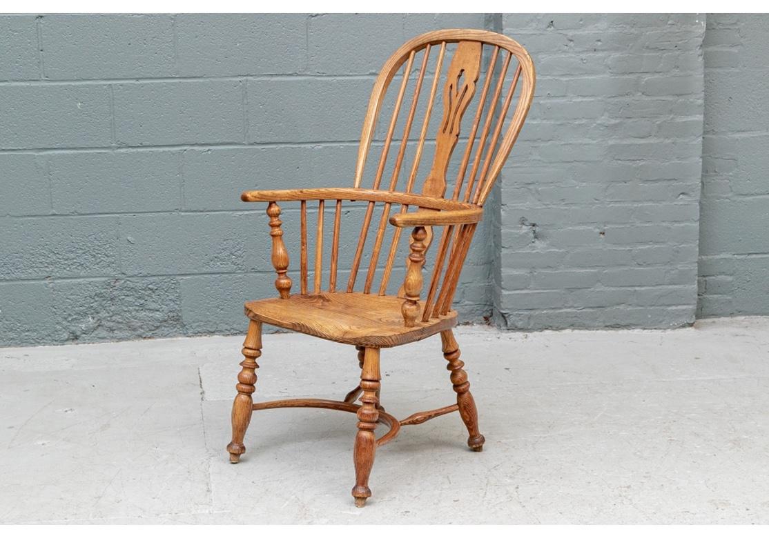 Ensemble mélangé de 8 fauteuils Windsor en bois de feuillus semi-anciens offerts gratuitement en vente 9