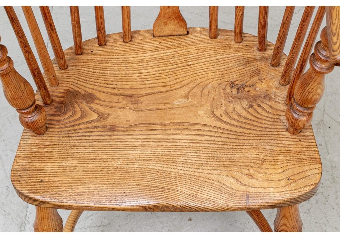 Ensemble mélangé de 8 fauteuils Windsor en bois de feuillus semi-anciens offerts gratuitement en vente 11