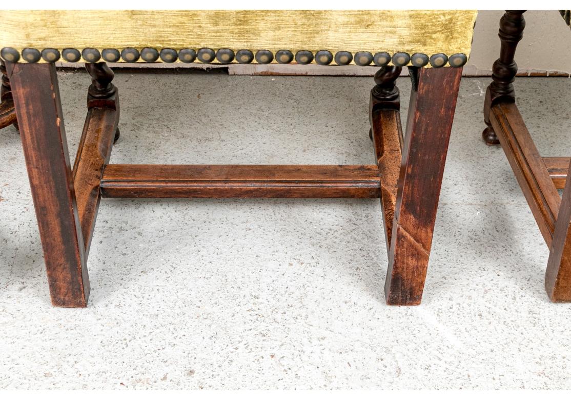 Ensemble de six chaises en velours du XVIIIe siècle de style Jacobean pour la restauration en vente 4