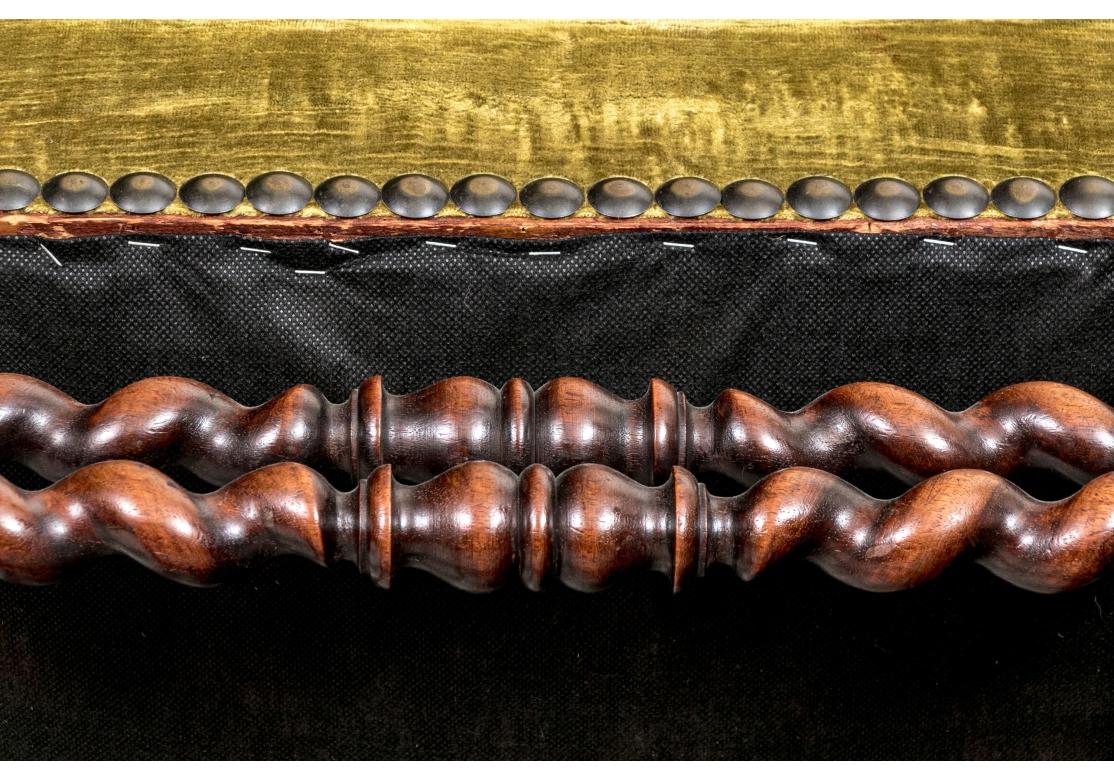 Ensemble de six chaises en velours du XVIIIe siècle de style Jacobean pour la restauration en vente 9