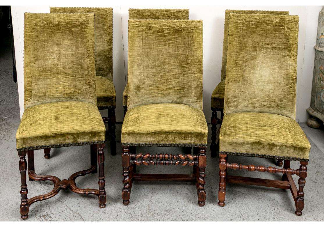 Ensemble de six chaises en velours du XVIIIe siècle de style Jacobean pour la restauration en vente 12