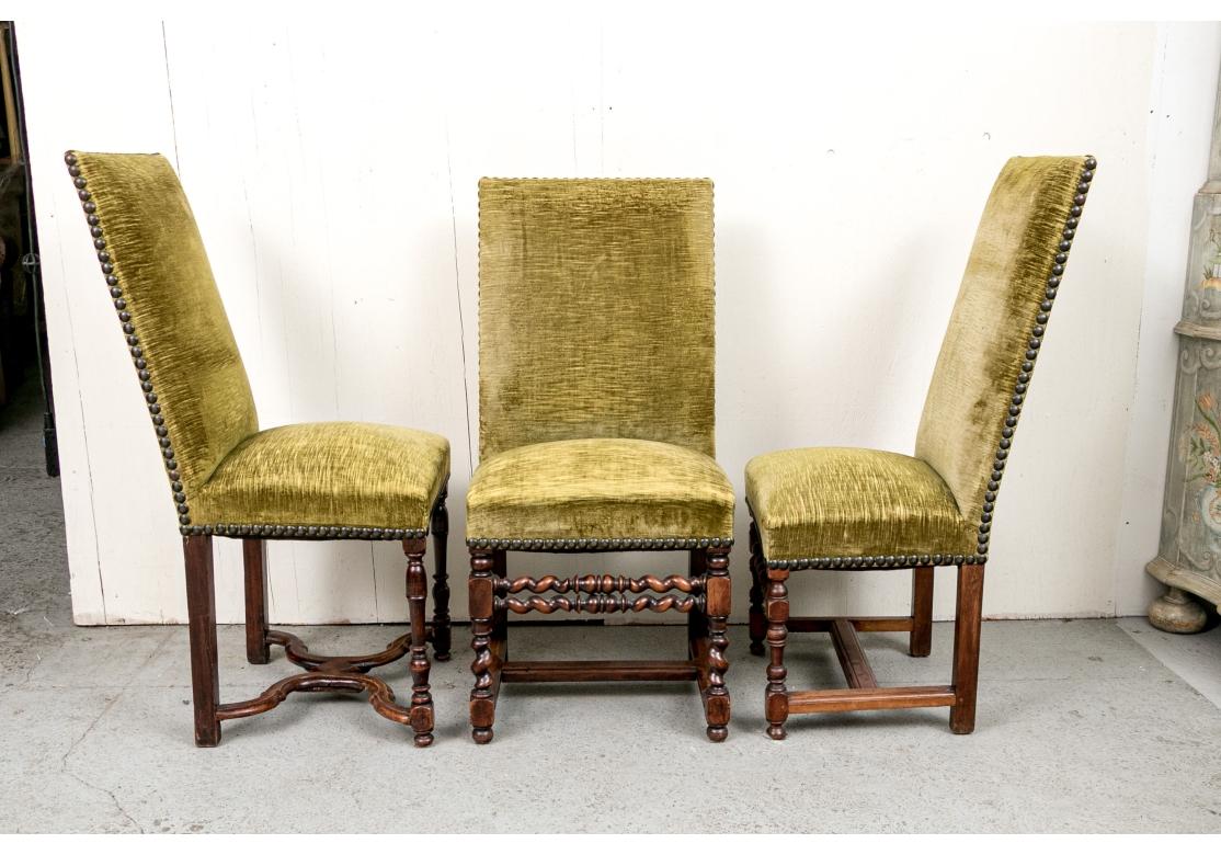 Ensemble de six chaises en velours du XVIIIe siècle de style Jacobean pour la restauration en vente 2