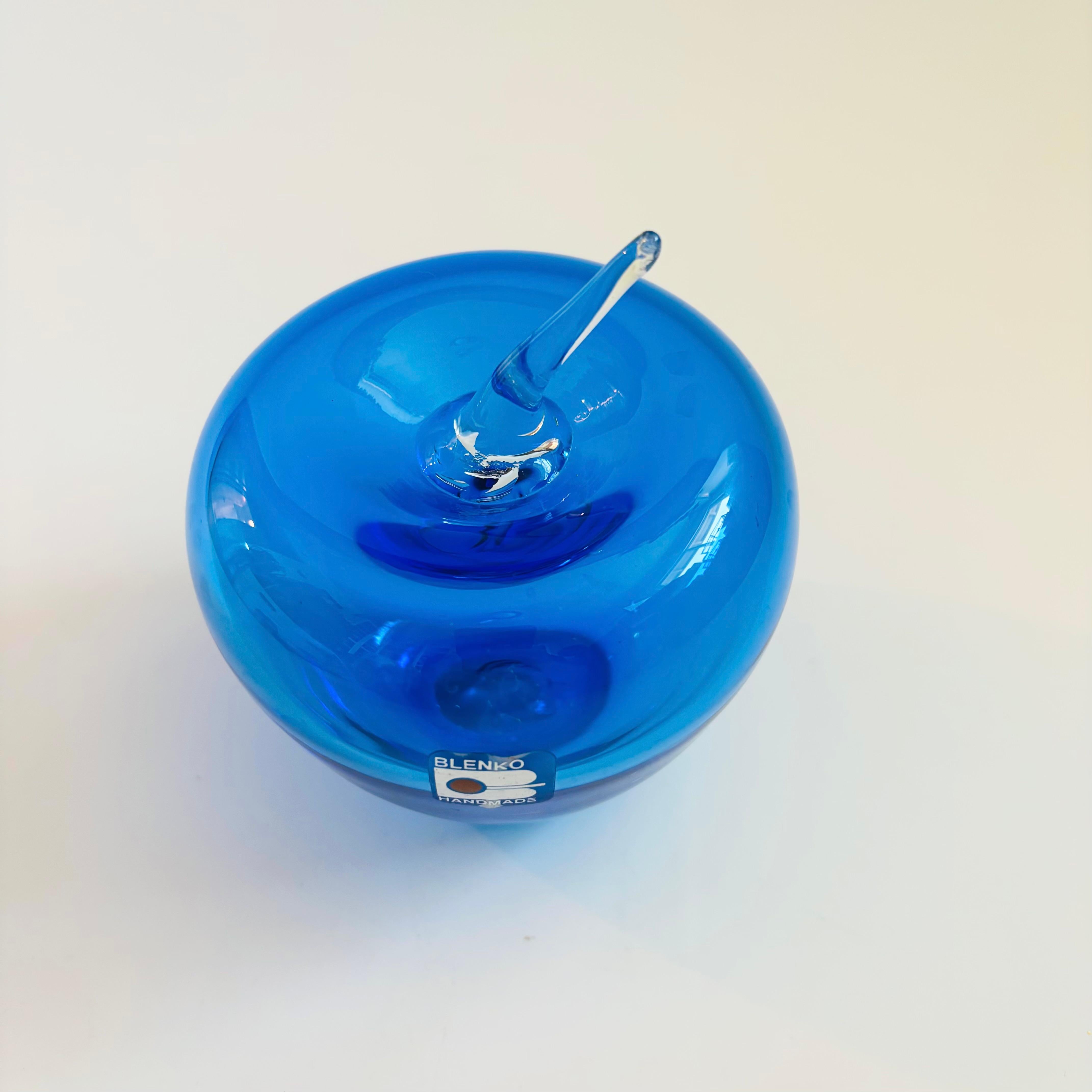 A vintage Blenko art glass apple. Vibrant blue color topped off with a clear stem. Original sticker attached.

